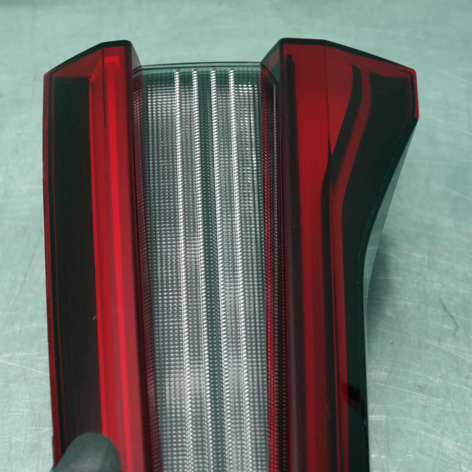 REAR GARNISH G05 (996) *63-20* R 2 REAR GARNISH G05 (996) *63-20* R - Image 2