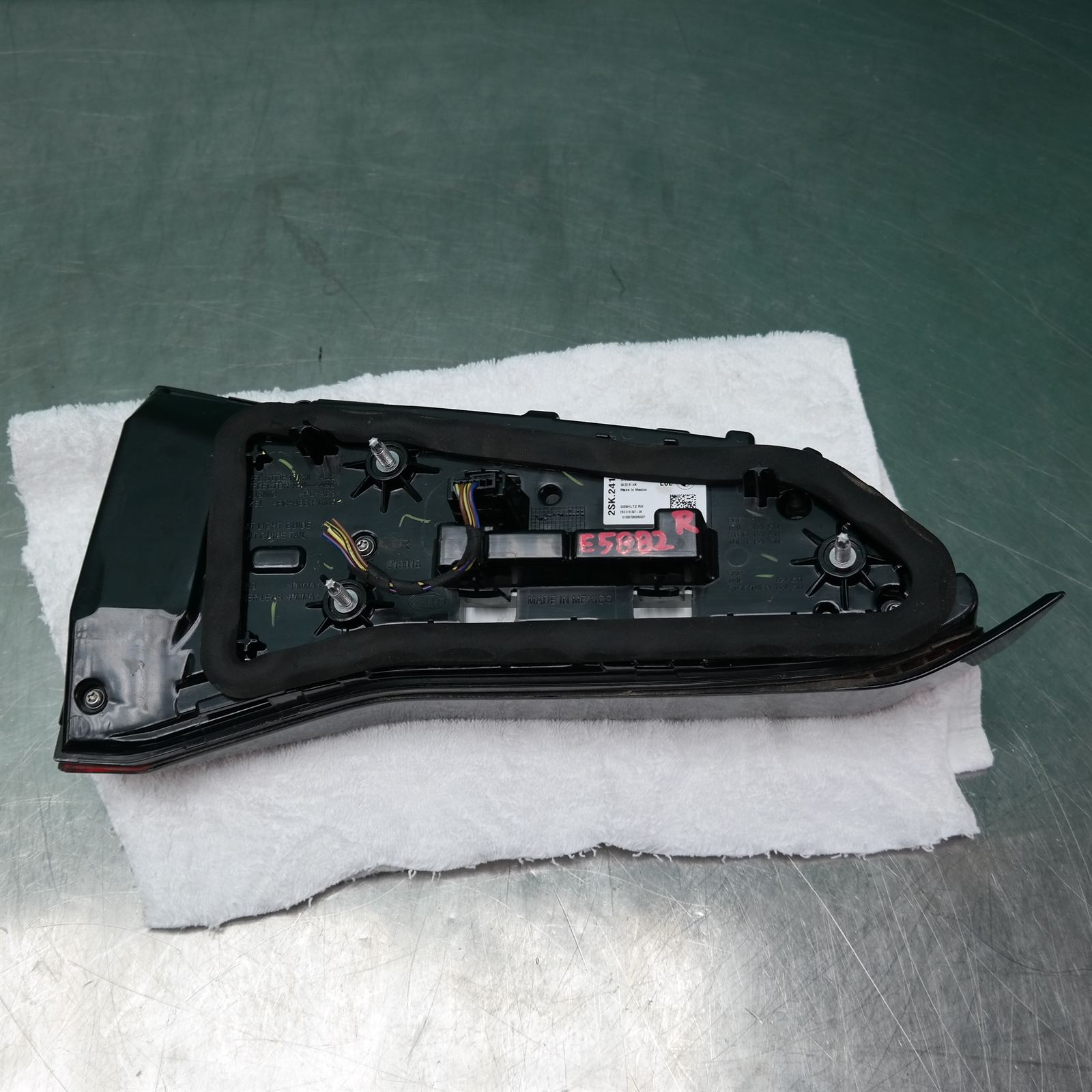 REAR GARNISH G05 (996) *63-20* R 4 REAR GARNISH G05 (996) *63-20* R - Image 4
