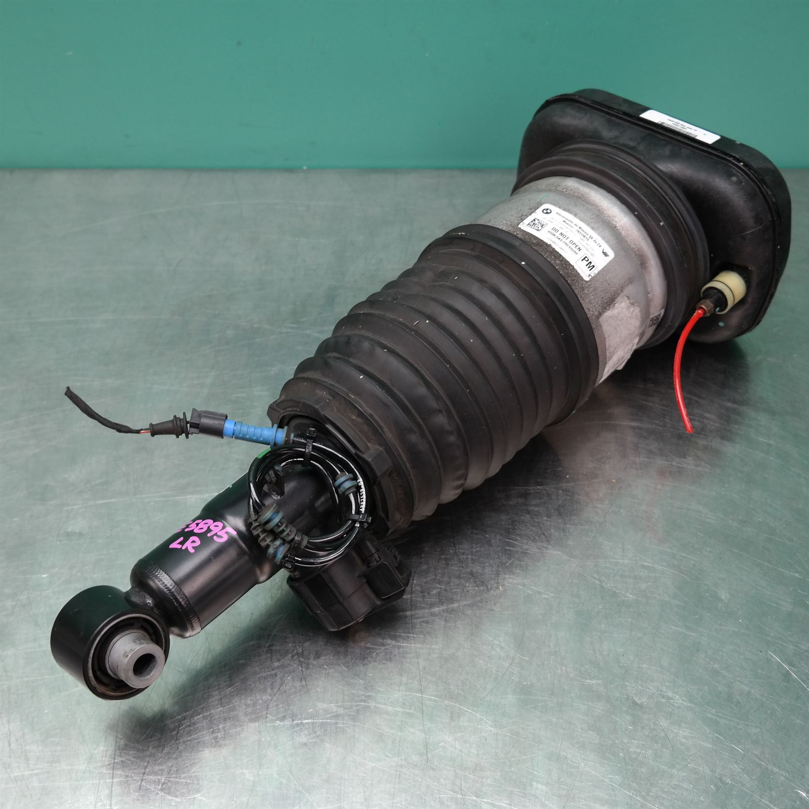 LEFT REAR STRUT G05 (047) *33-45* LEFT REAR STRUT G05 (047) *33-45*