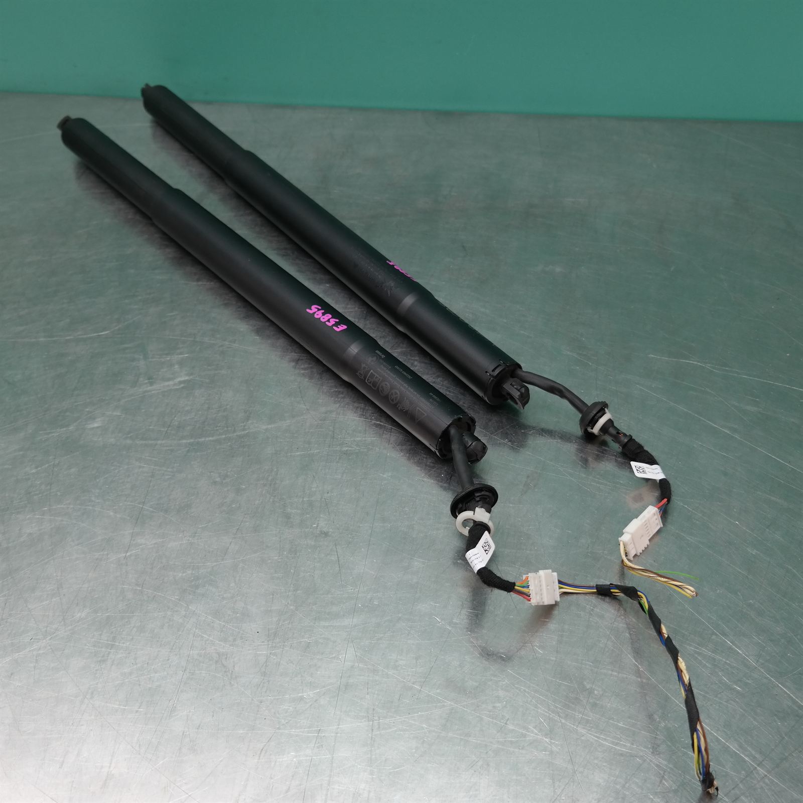HATCH STRUT G05 # Upper Tailgate # PAIR (800) *41-60* 2 HATCH STRUT G05 # Upper Tailgate # PAIR (800) *41-60* - Image 2
