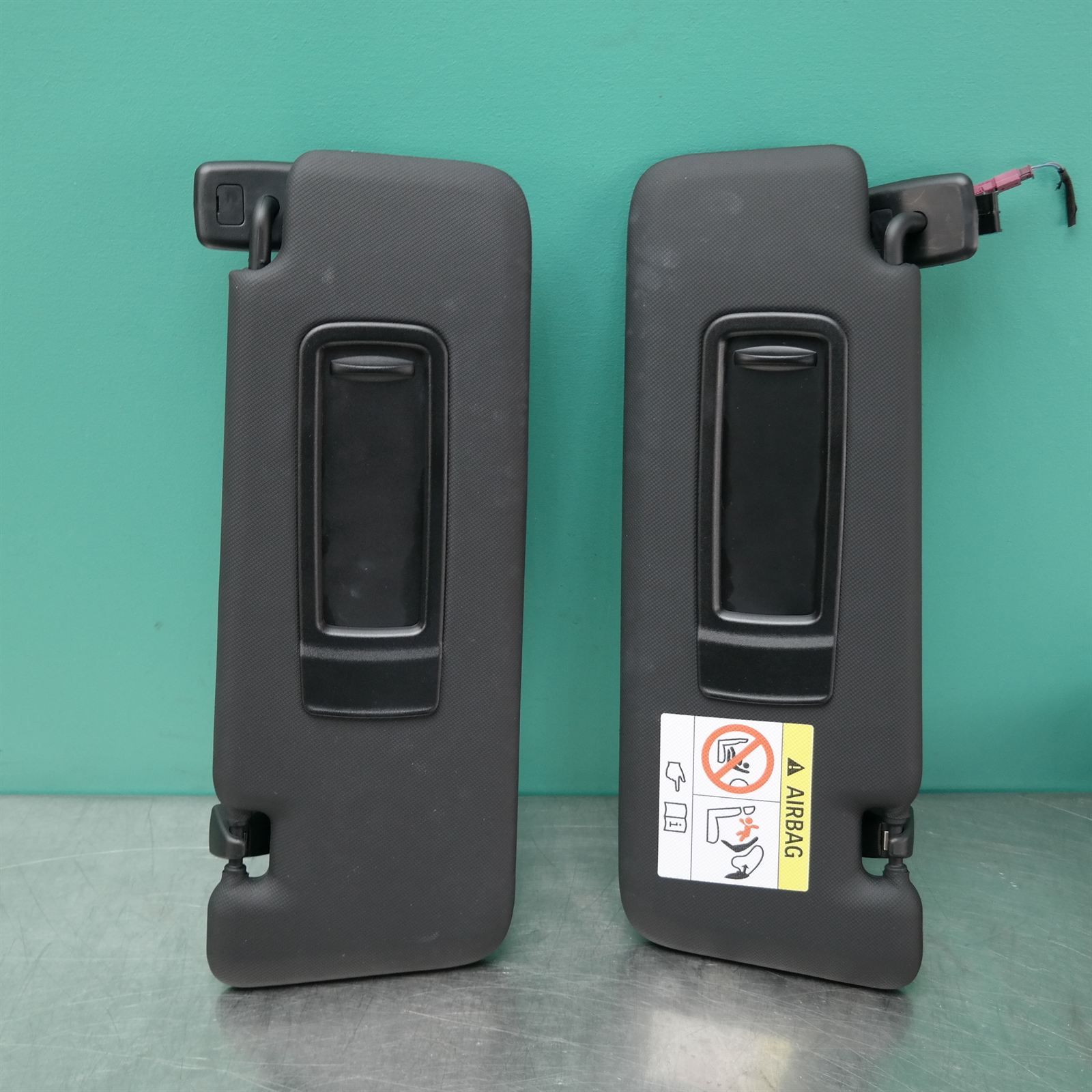 SUN VISOR G05 (146) (147) *51-40* SUN VISOR G05 (146) (147) *51-40*