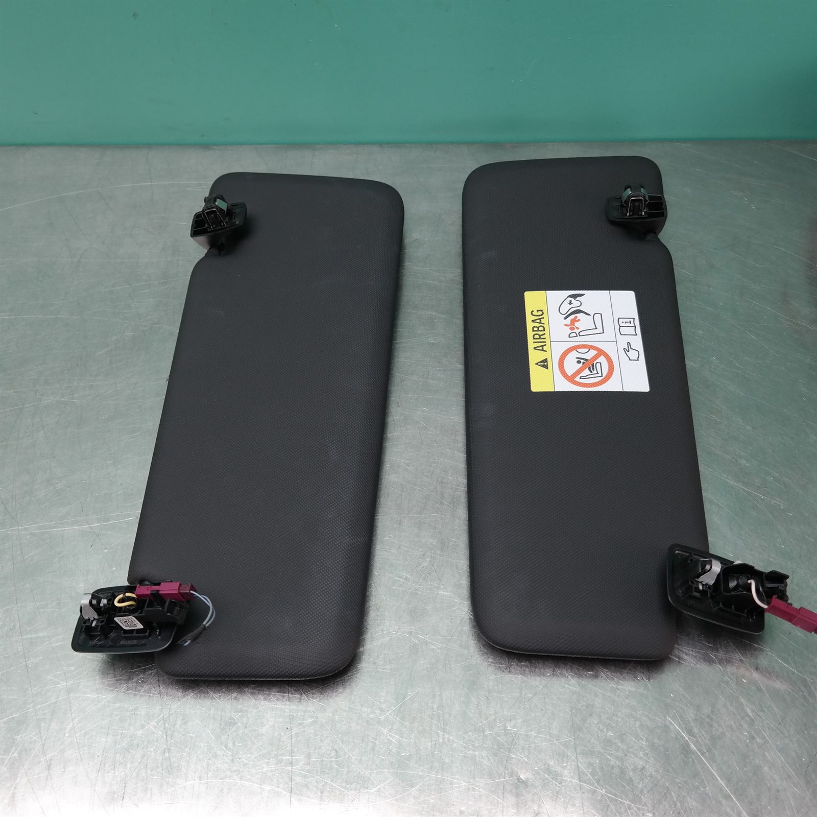 SUN VISOR G05 (146) (147) *51-40* 2 SUN VISOR G05 (146) (147) *51-40* - Image 2
