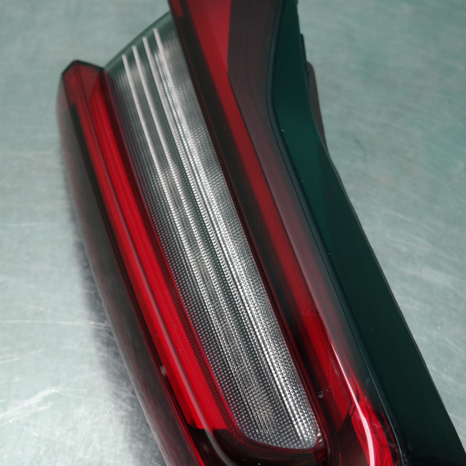 REAR GARNISH G05 (B06) *63-20* R 3 REAR GARNISH G05 (B06) *63-20* R - Image 3