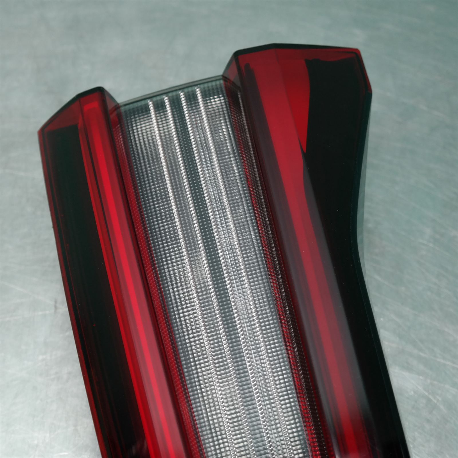 REAR GARNISH G05 (B06) *63-20* R 4 REAR GARNISH G05 (B06) *63-20* R - Image 4