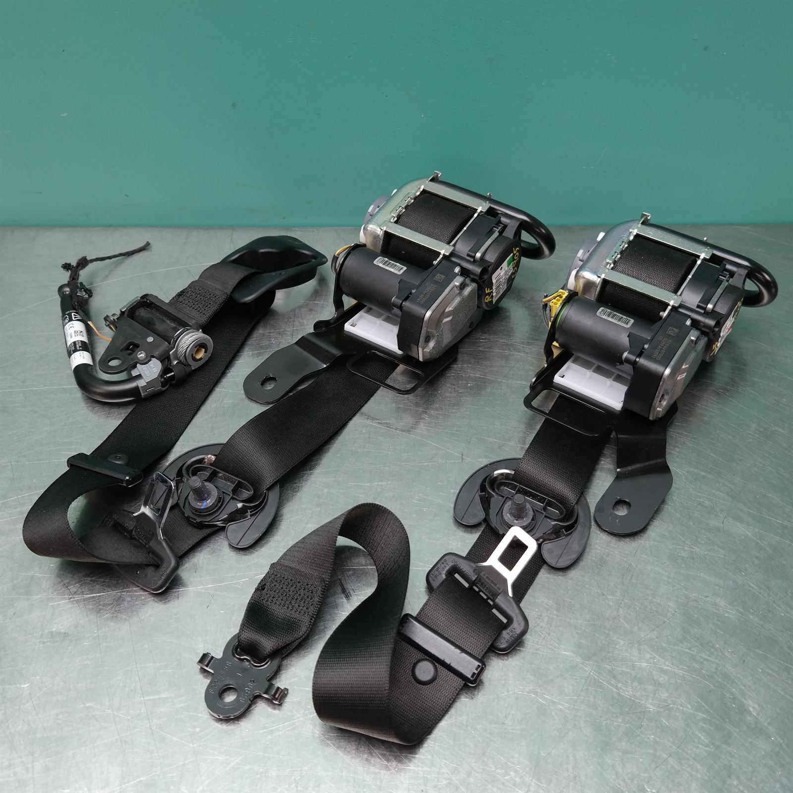 SEAT BELT F15 Belts Front (670) (673) *72-05* SEAT BELT F15 Belts Front (670) (673) *72-05*
