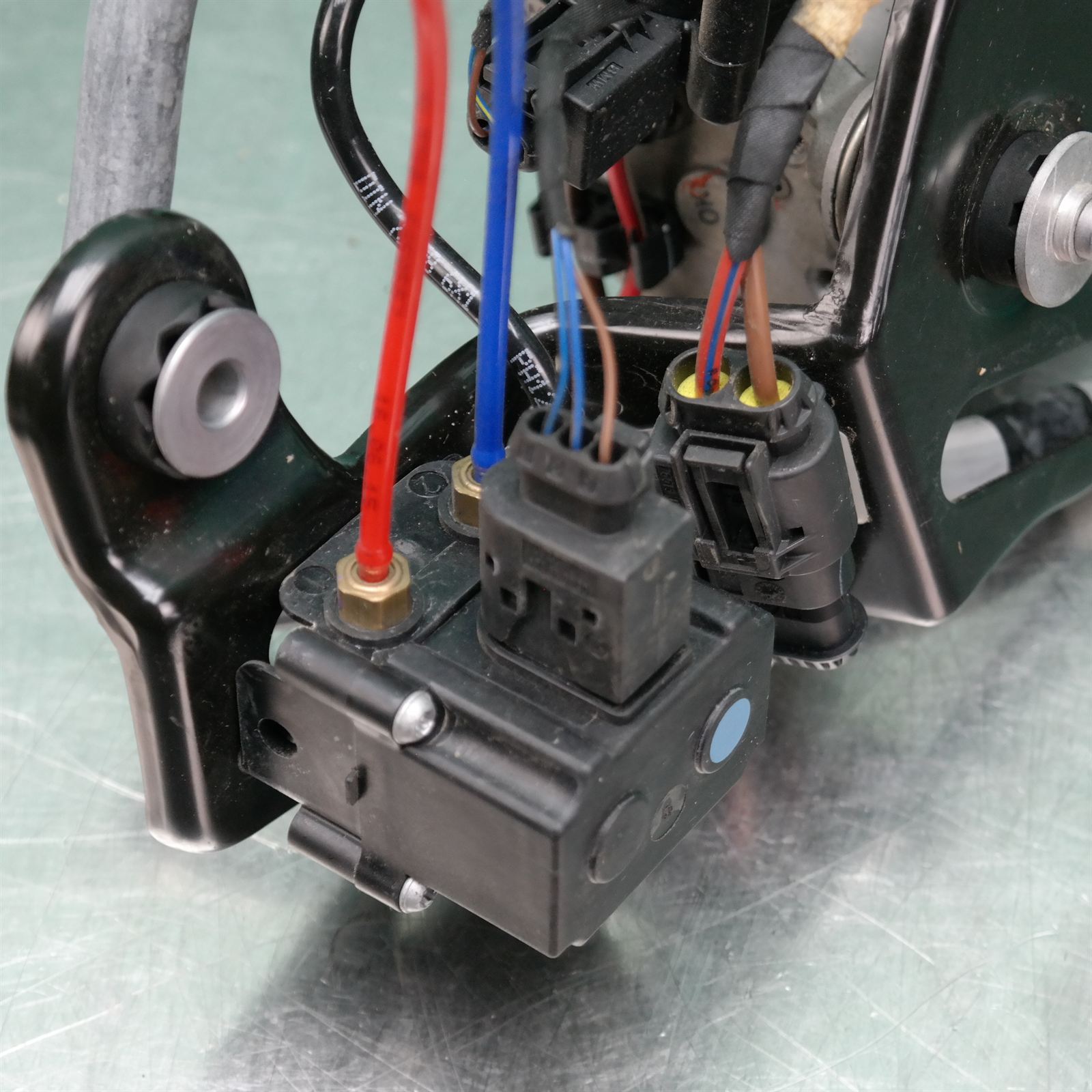 AIR RIDE COMPRESSOR F15 (177) *33-50* 4 AIR RIDE COMPRESSOR F15 (177) *33-50* - Image 4