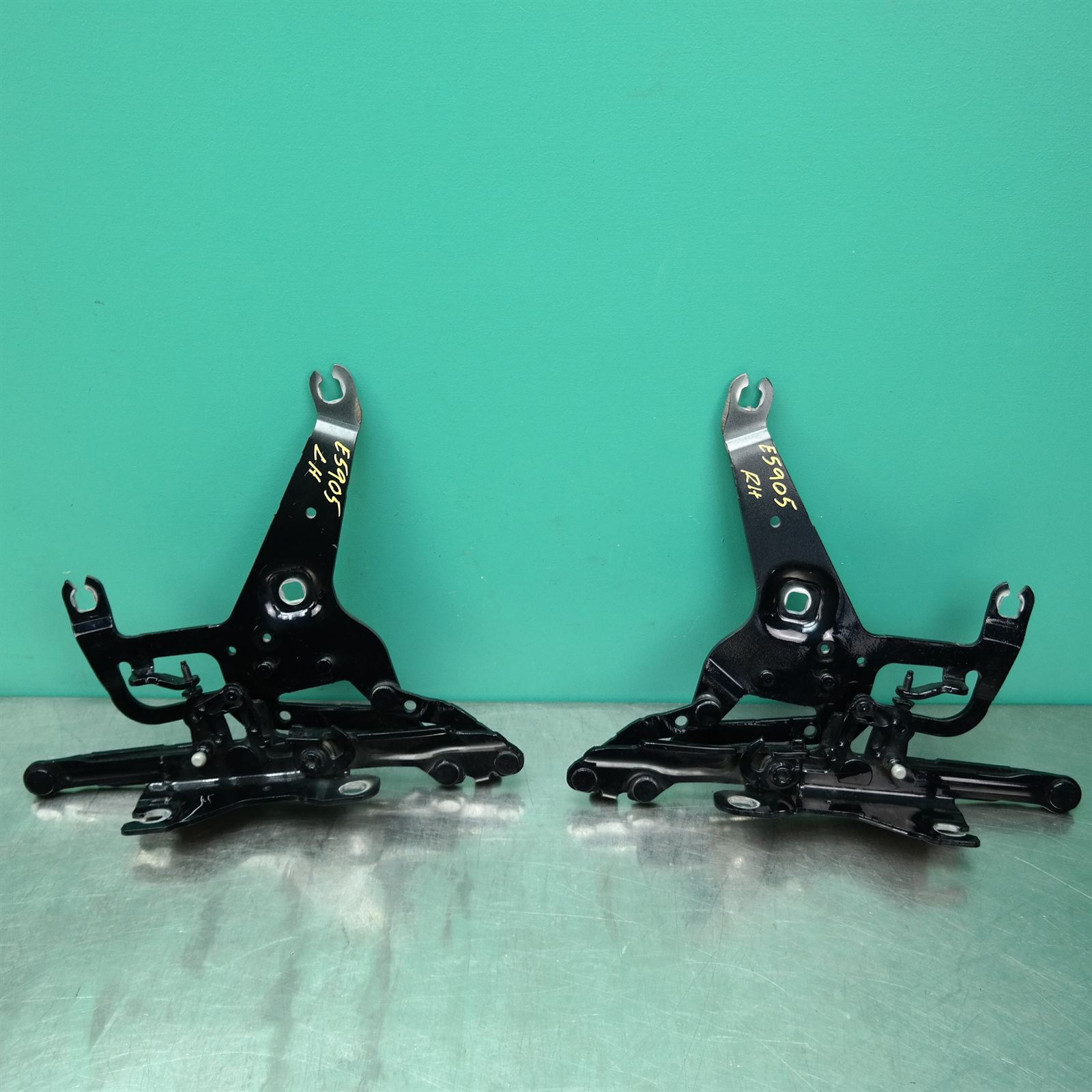 BONNET HINGE/STRUT F15 # Bonnet Hinge # (781) (782) *41-35* BONNET HINGE/STRUT F15 # Bonnet Hinge # (781) (782) *41-35*