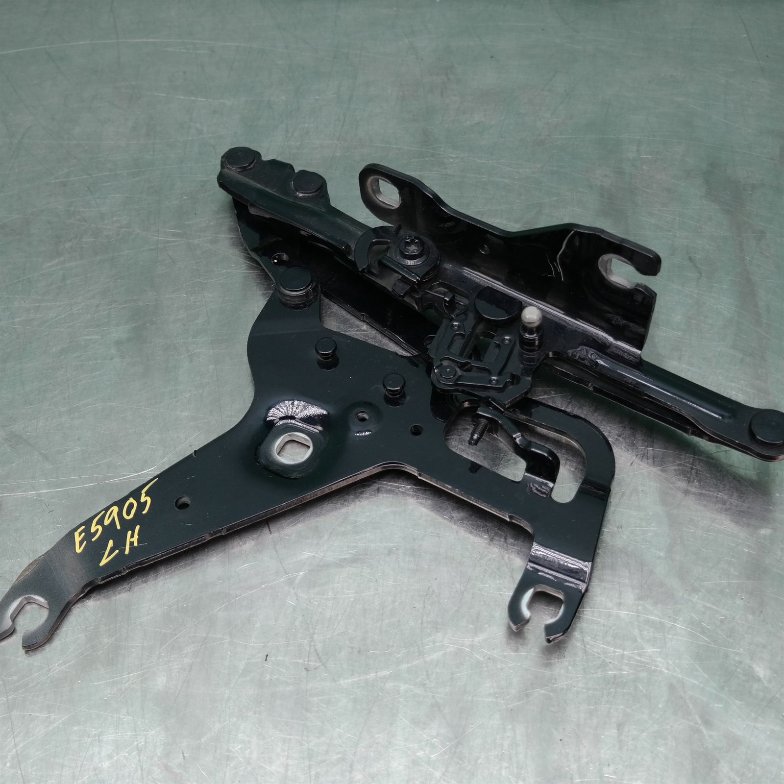 BONNET HINGE/STRUT F15 # Bonnet Hinge # (781) (782) *41-35* 2 BONNET HINGE/STRUT F15 # Bonnet Hinge # (781) (782) *41-35* - Image 2