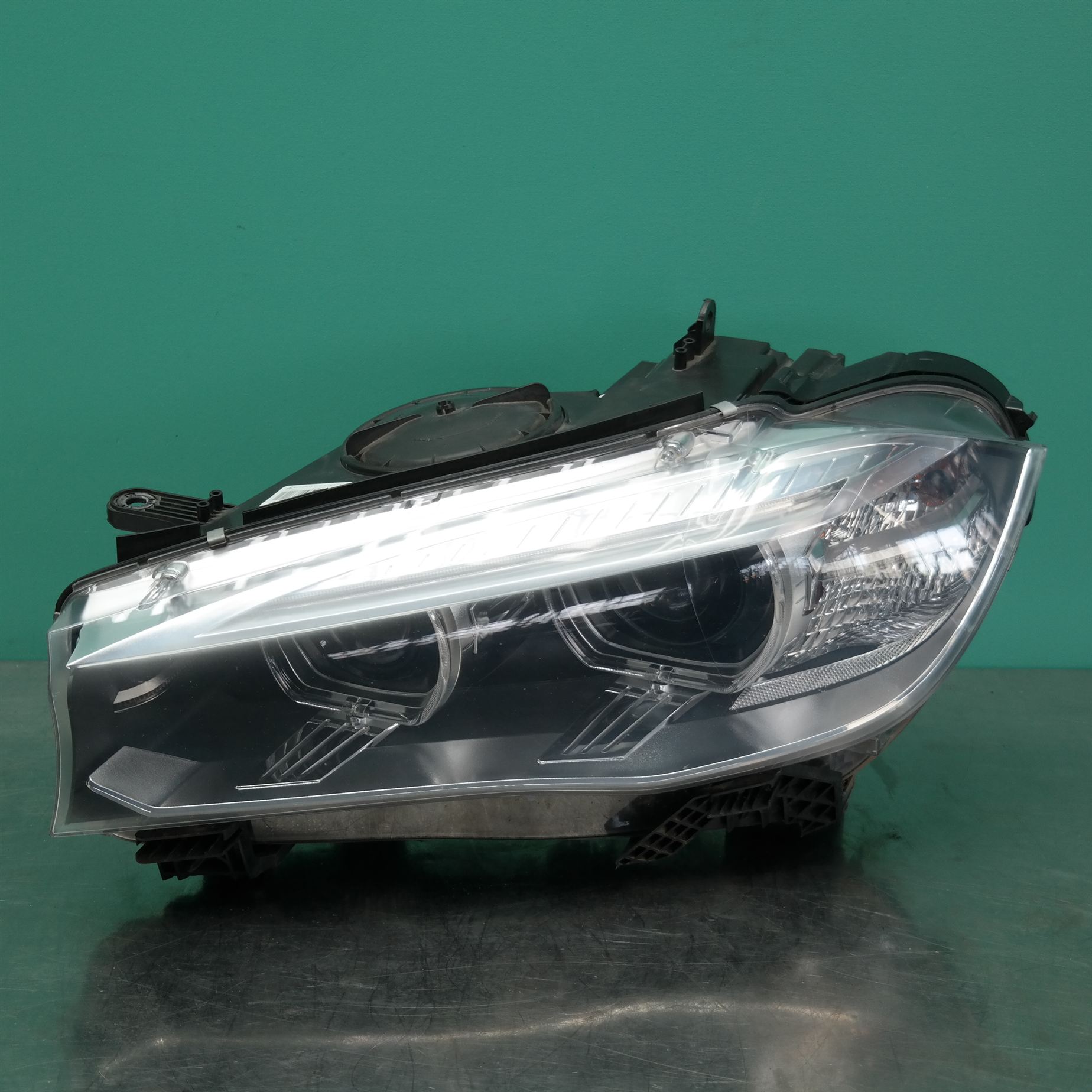 LEFT HEADLAMP F15/F85, BI-XENON TYPE, 09/13-07/18 LEFT HEADLAMP F15/F85, BI-XENON TYPE, 09/13-07/18