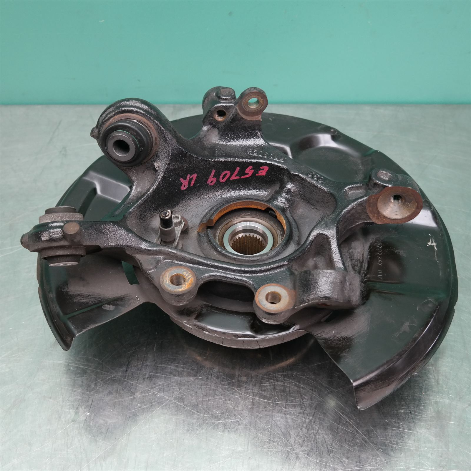 LEFT REAR HUB ASSEMBLY F30 (523) *33-30* LEFT REAR HUB ASSEMBLY F30 (523) *33-30*