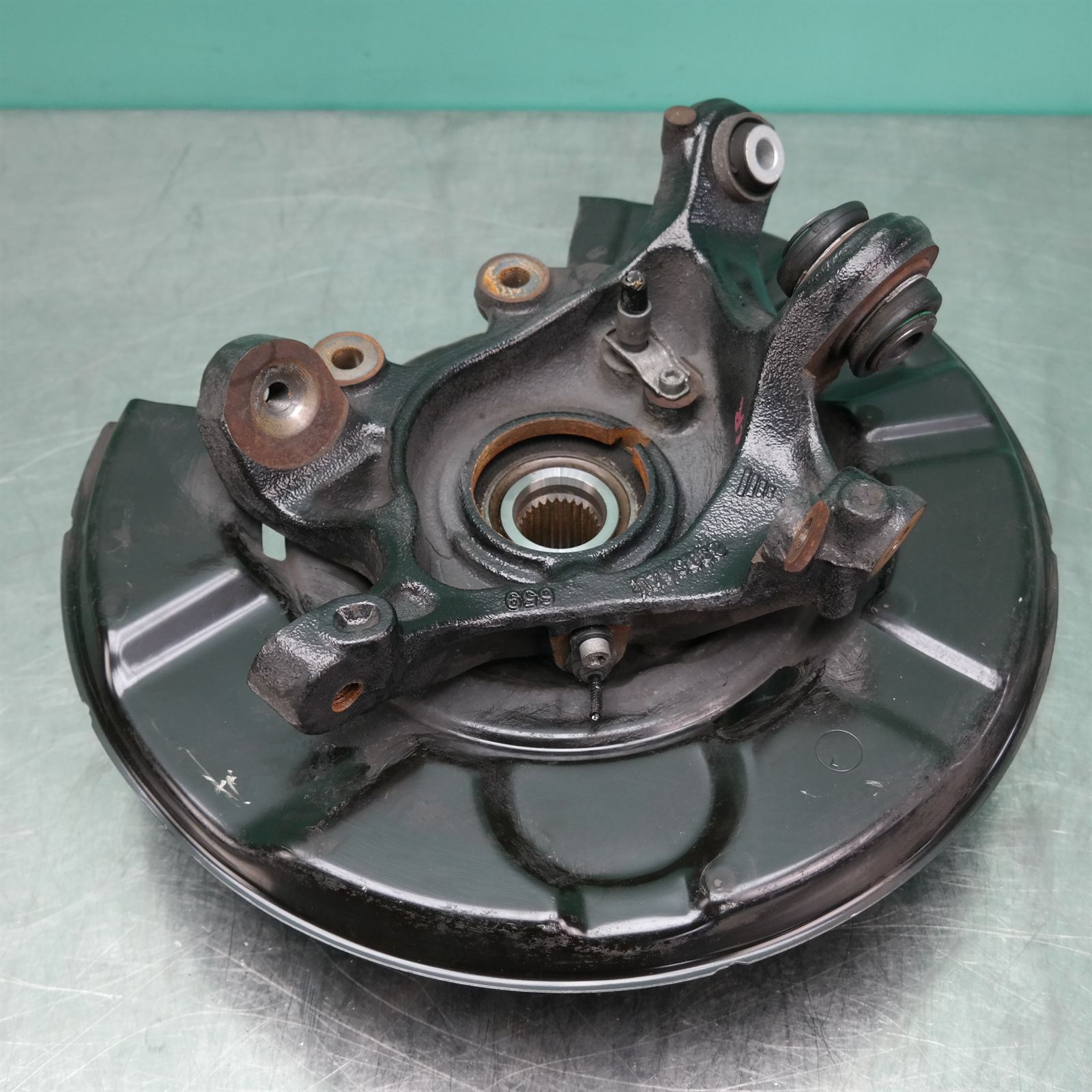 LEFT REAR HUB ASSEMBLY F30 (523) *33-30* 2 LEFT REAR HUB ASSEMBLY F30 (523) *33-30* - Image 2