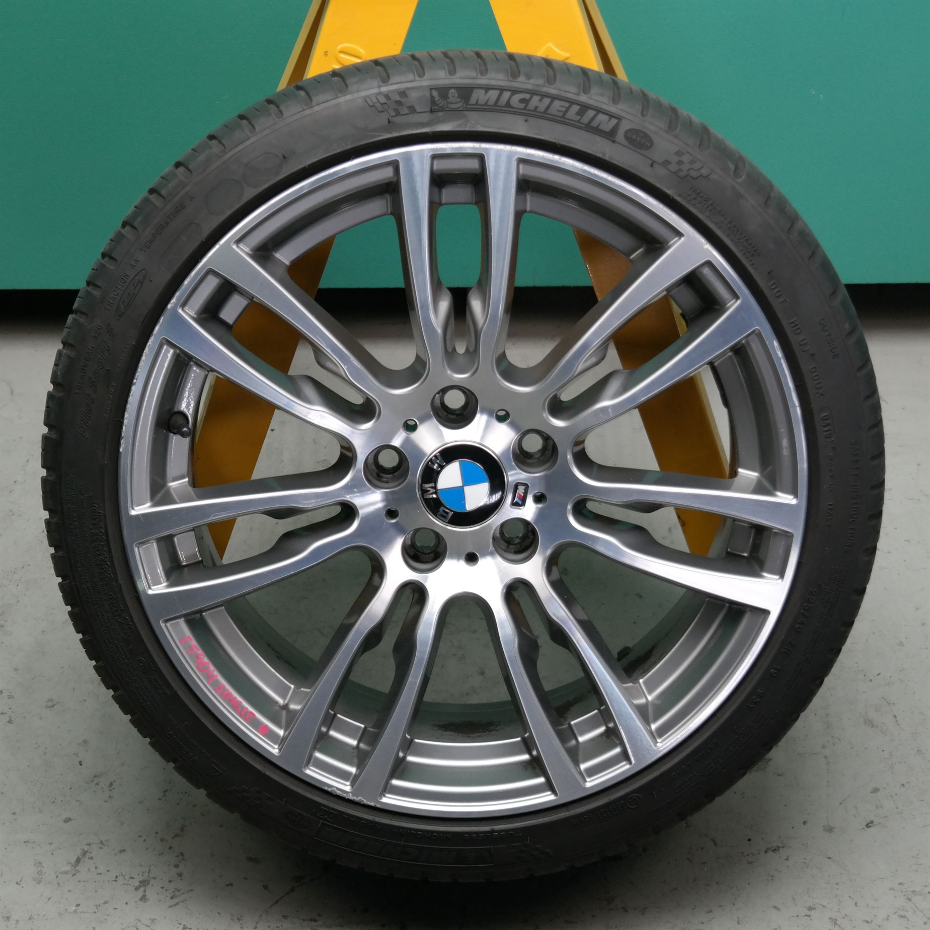 WHEEL STEEL F30 # Single # (882) 7845882 *36-15* WHEEL STEEL F30 # Single # (882) 7845882 *36-15*