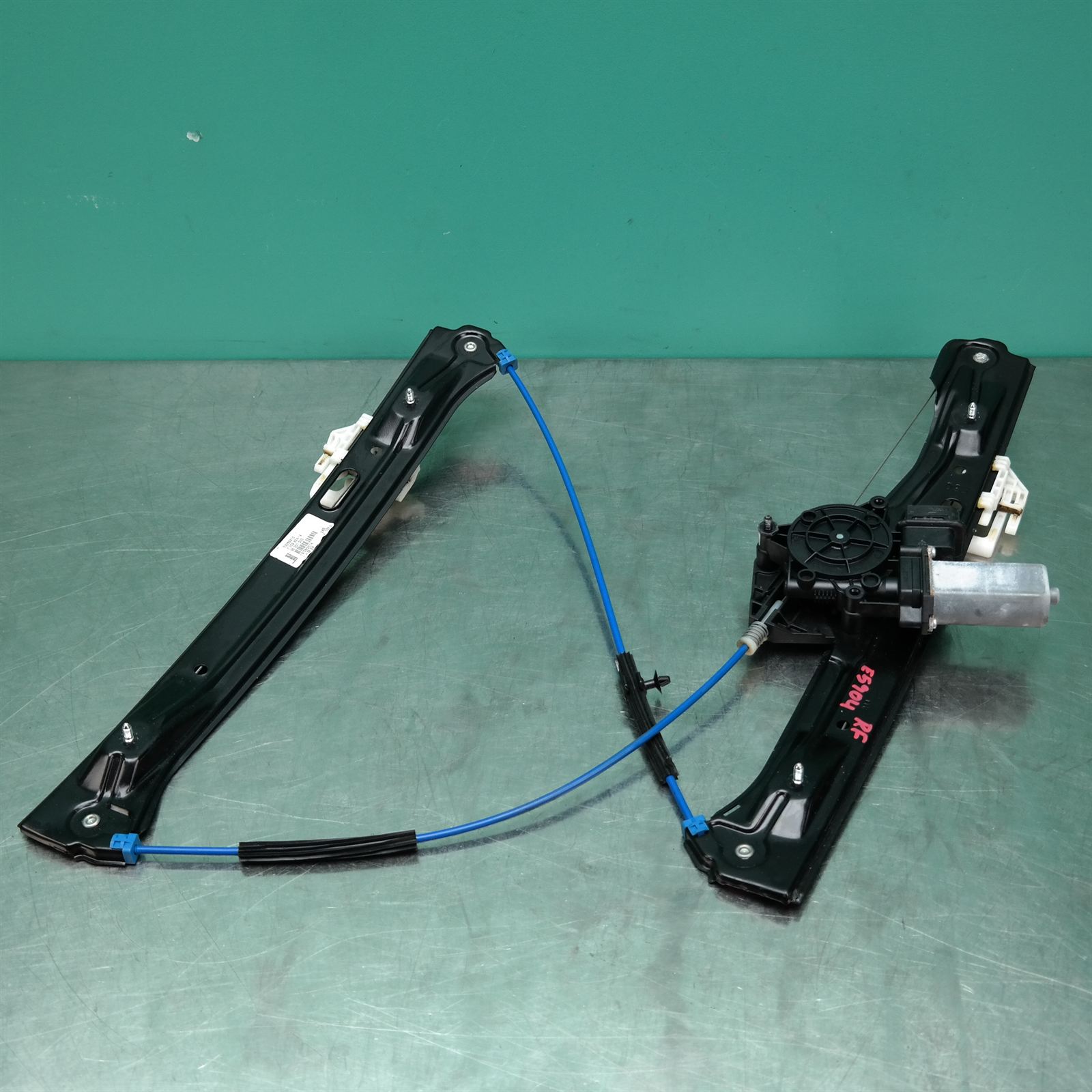 RIGHT FRONT WINDOW REG/MOTOR F30 (634) (886) *51-10* RIGHT FRONT WINDOW REG/MOTOR F30 (634) (886) *51-10*
