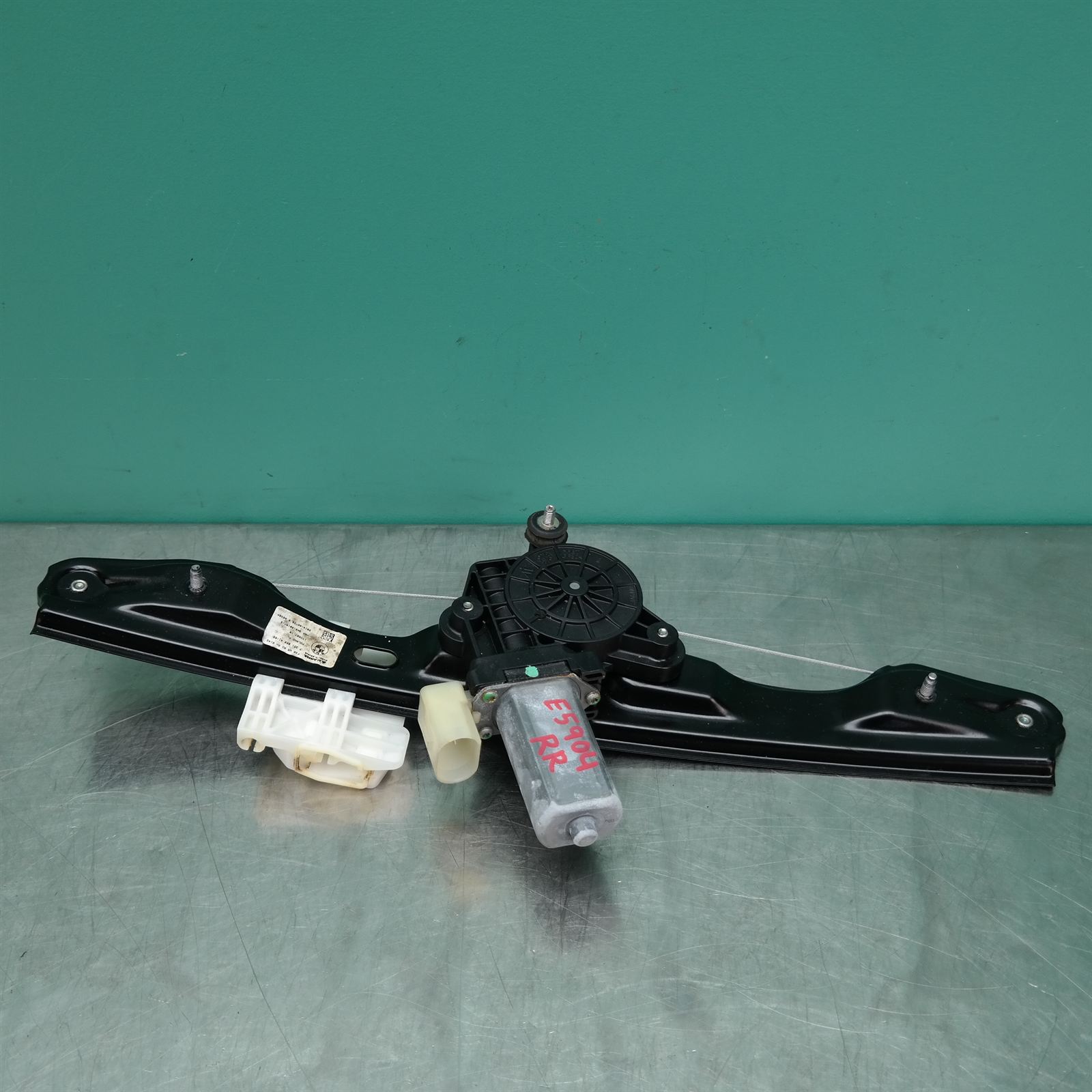 RIGHT REAR WND REG/MOTOR F30 (564) (888) *51-17* RIGHT REAR WND REG/MOTOR F30 (564) (888) *51-17*