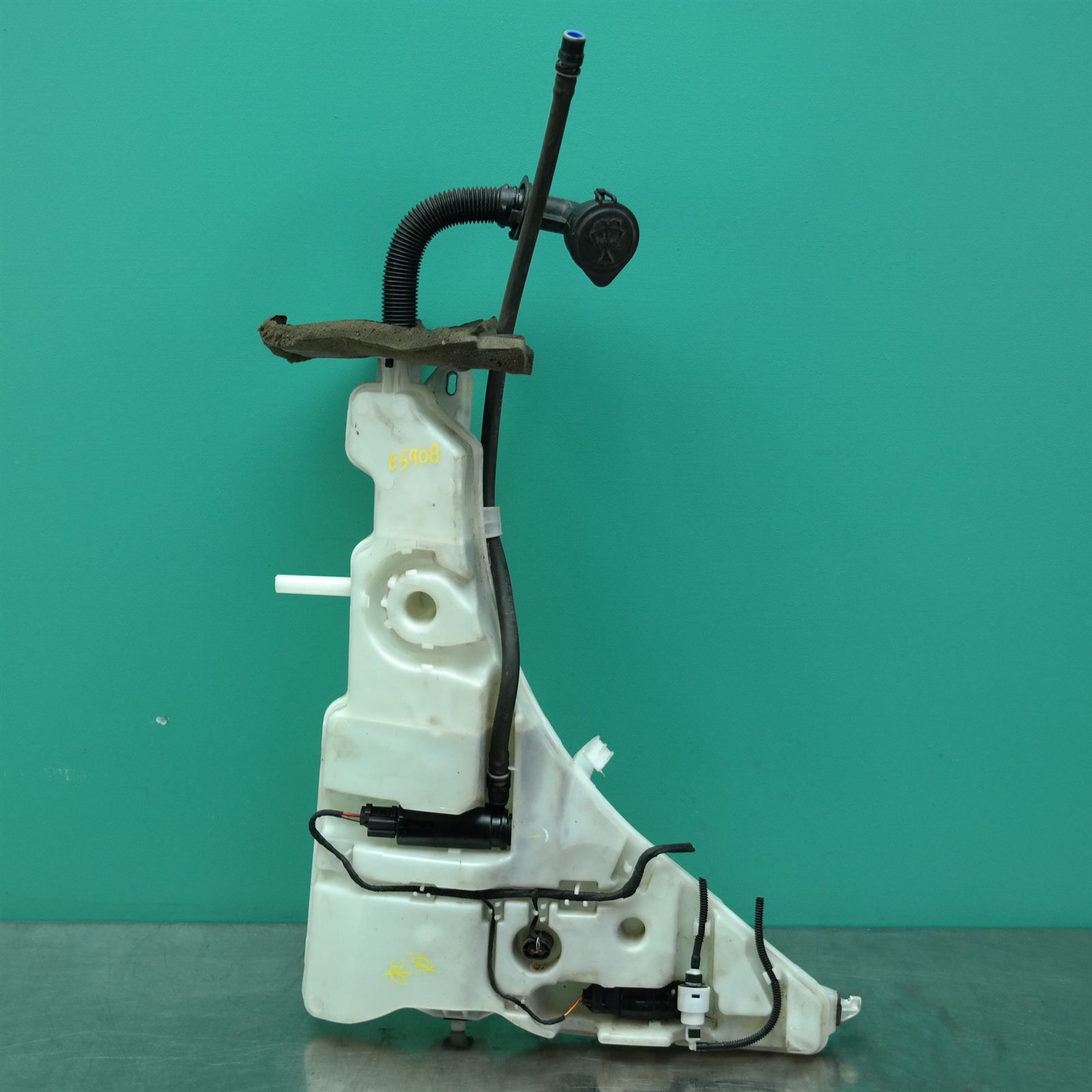 WASHER BOTTLE F15 (068) *61-45* WASHER BOTTLE F15 (068) *61-45*