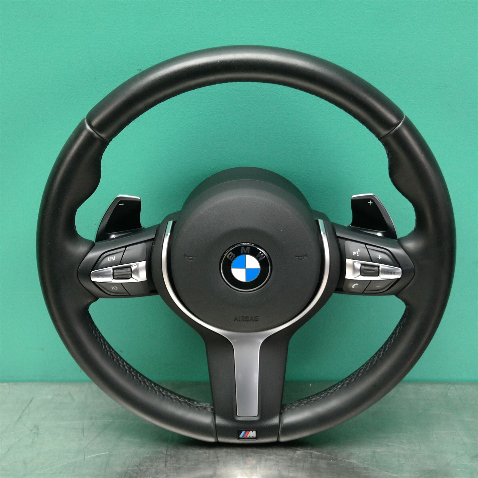 STEERING WHEEL F F22 (338) (with airbag) *32-35* M with paddles STEERING WHEEL F F22 (338) (with airbag) *32-35* M with paddles