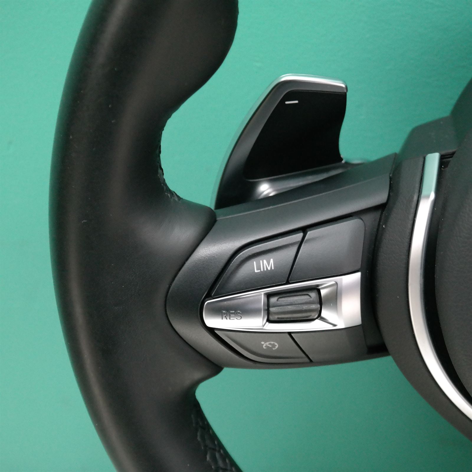 STEERING WHEEL F F22 (338) (with airbag) *32-35* M with paddles 2 STEERING WHEEL F F22 (338) (with airbag) *32-35* M with paddles - Image 2