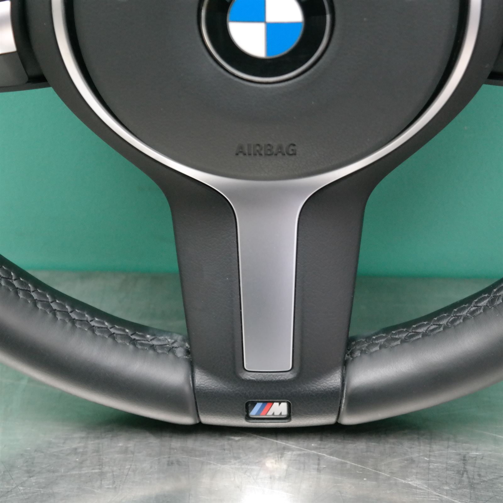 STEERING WHEEL F F22 (338) (with airbag) *32-35* M with paddles 4 STEERING WHEEL F F22 (338) (with airbag) *32-35* M with paddles - Image 4