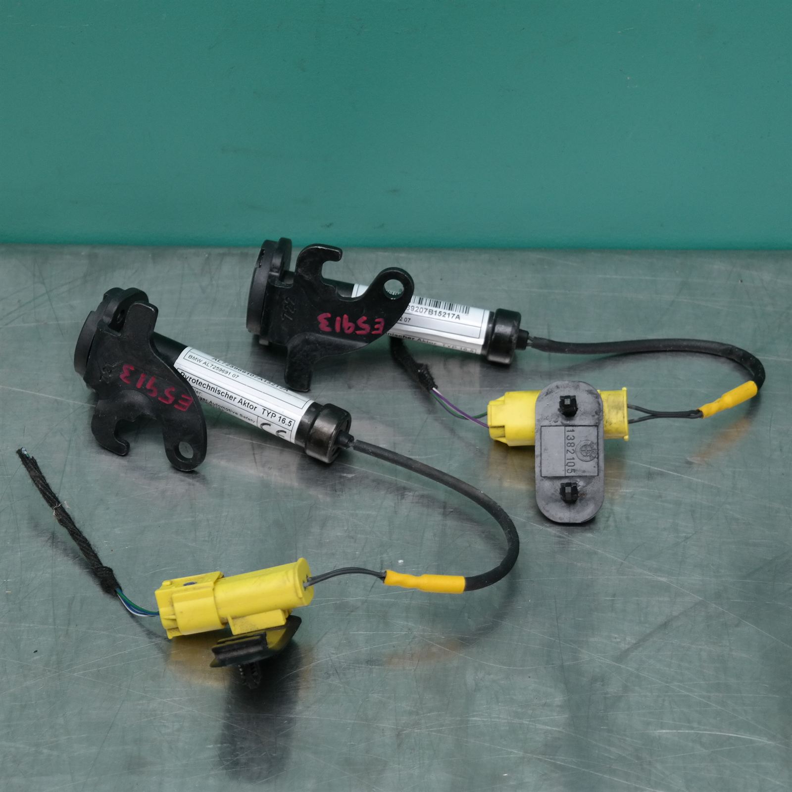 BONNET HINGE/STRUT F F22 # Pyrotechnic Bonnet Actuators # (691) (692) *41-35 F22 F23 2 BONNET HINGE/STRUT F F22 # Pyrotechnic Bonnet Actuators # (691) (692) *41-35 F22 F23 - Image 2