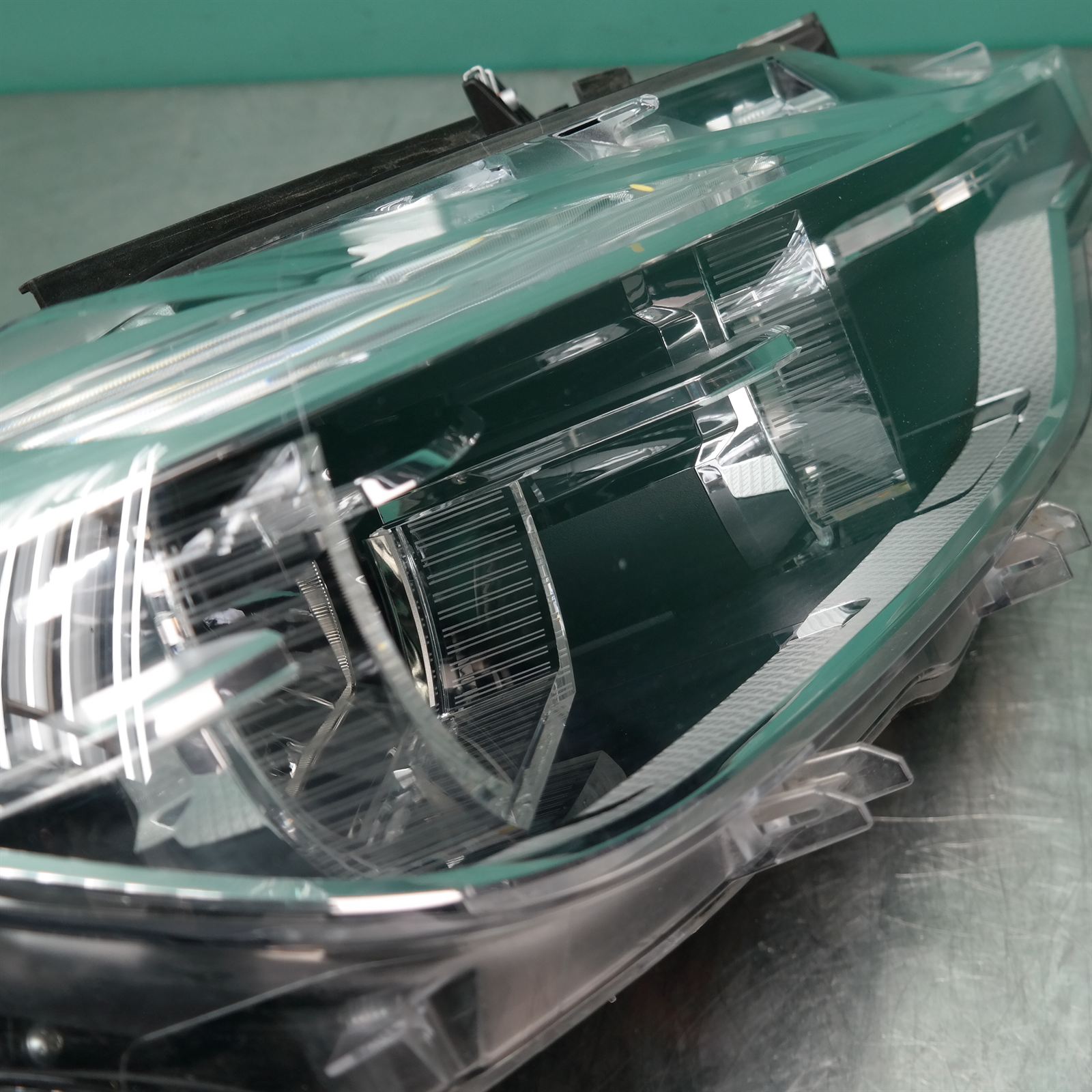 RIGHT HEADLAMP F30/F31, SEDAN/WAGON, LED, NON ADAPTIVE TYPE, 07/15-05/19 3 RIGHT HEADLAMP F30/F31, SEDAN/WAGON, LED, NON ADAPTIVE TYPE, 07/15-05/19 - Image 3