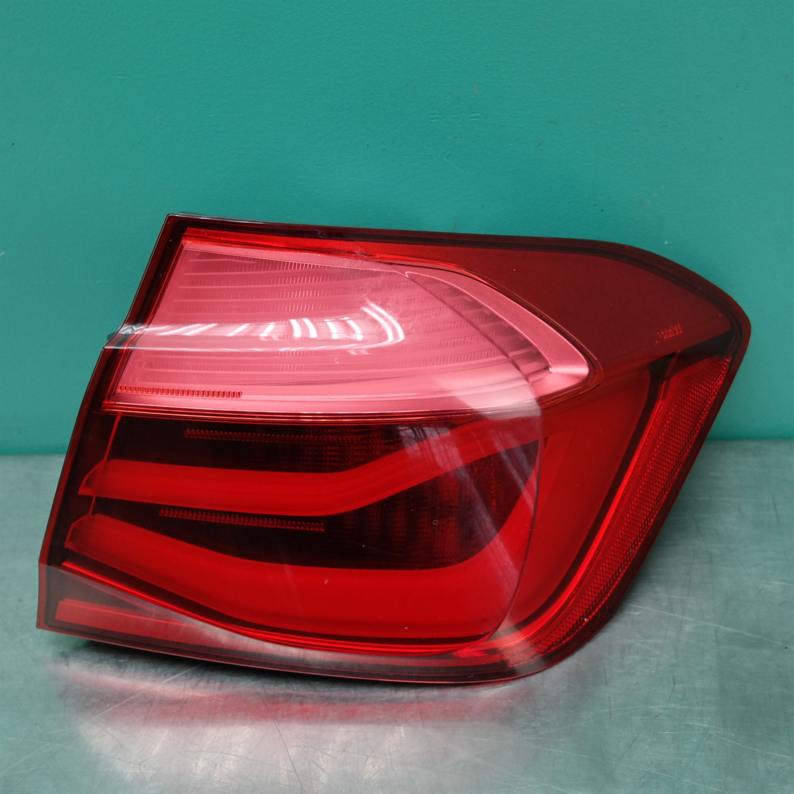 RIGHT TAILLIGHT F30/F80, W/ LED TYPE, NON M SPORT TYPE, 06/15-12/19 RIGHT TAILLIGHT F30/F80, W/ LED TYPE, NON M SPORT TYPE, 06/15-12/19