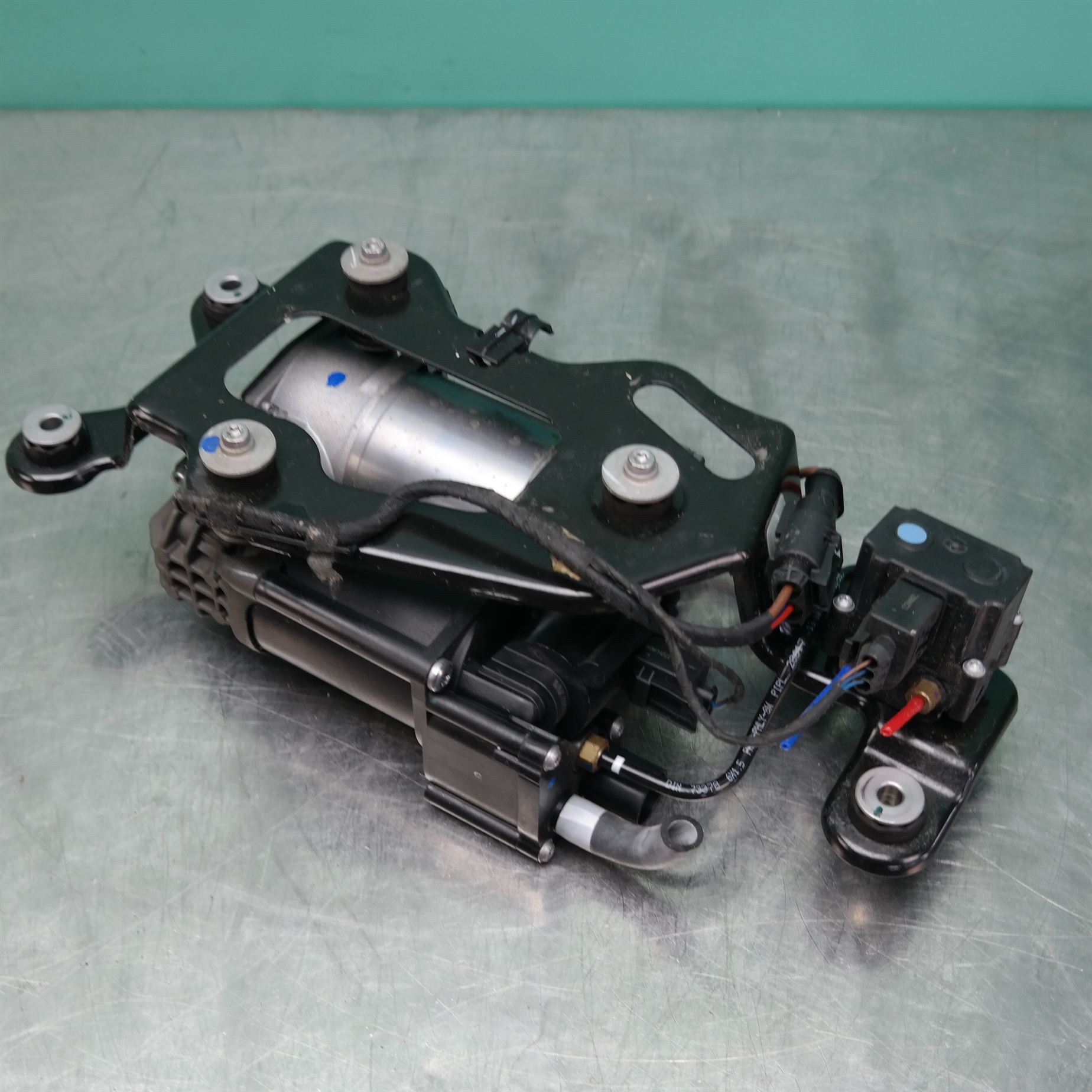 AIR RIDE COMPRESSOR F16 (177) *33-50* 4 AIR RIDE COMPRESSOR F16 (177) *33-50* - Image 4