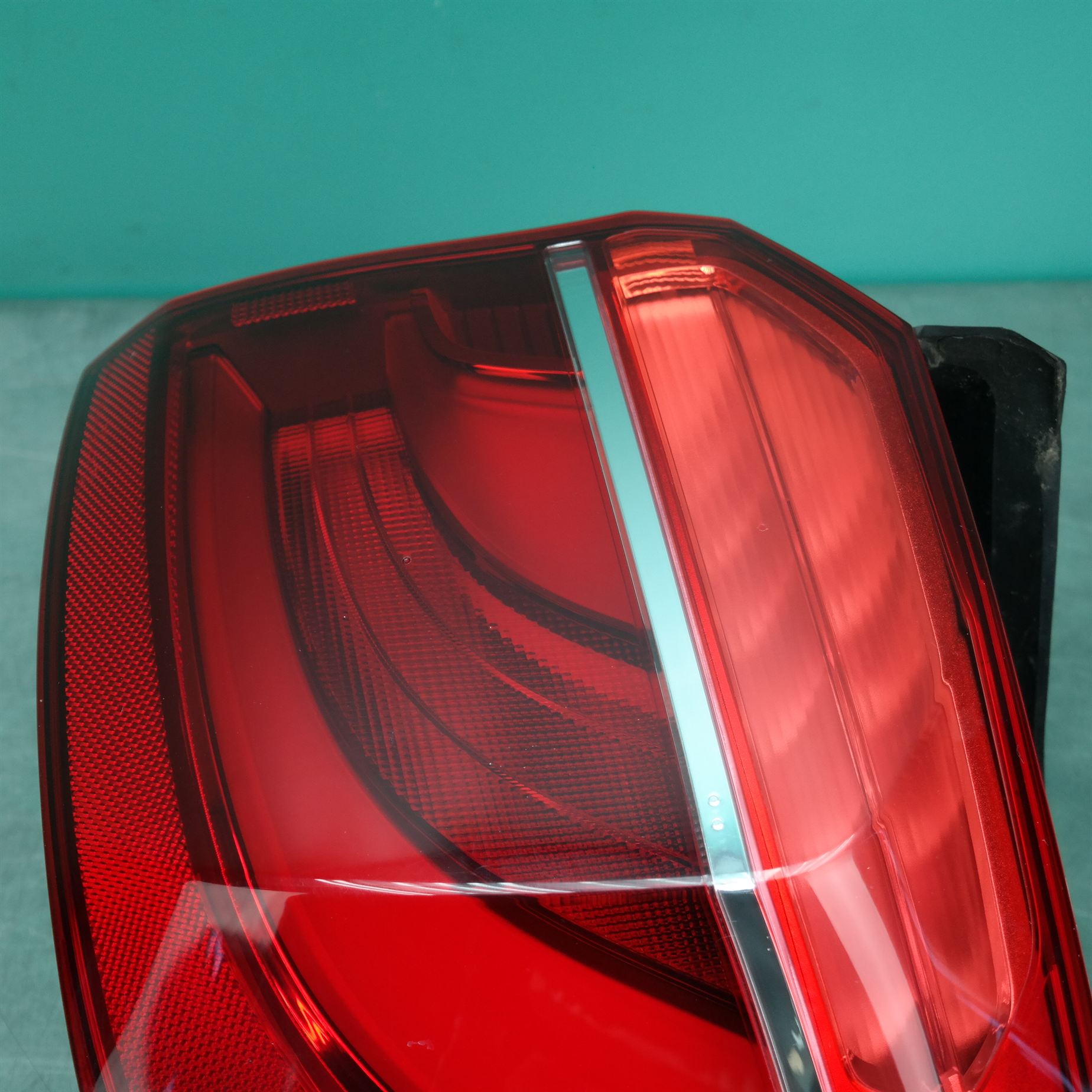 RIGHT TAILLIGHT F16, IN BODY, 12/14-04/19 2 RIGHT TAILLIGHT F16, IN BODY, 12/14-04/19 - Image 2