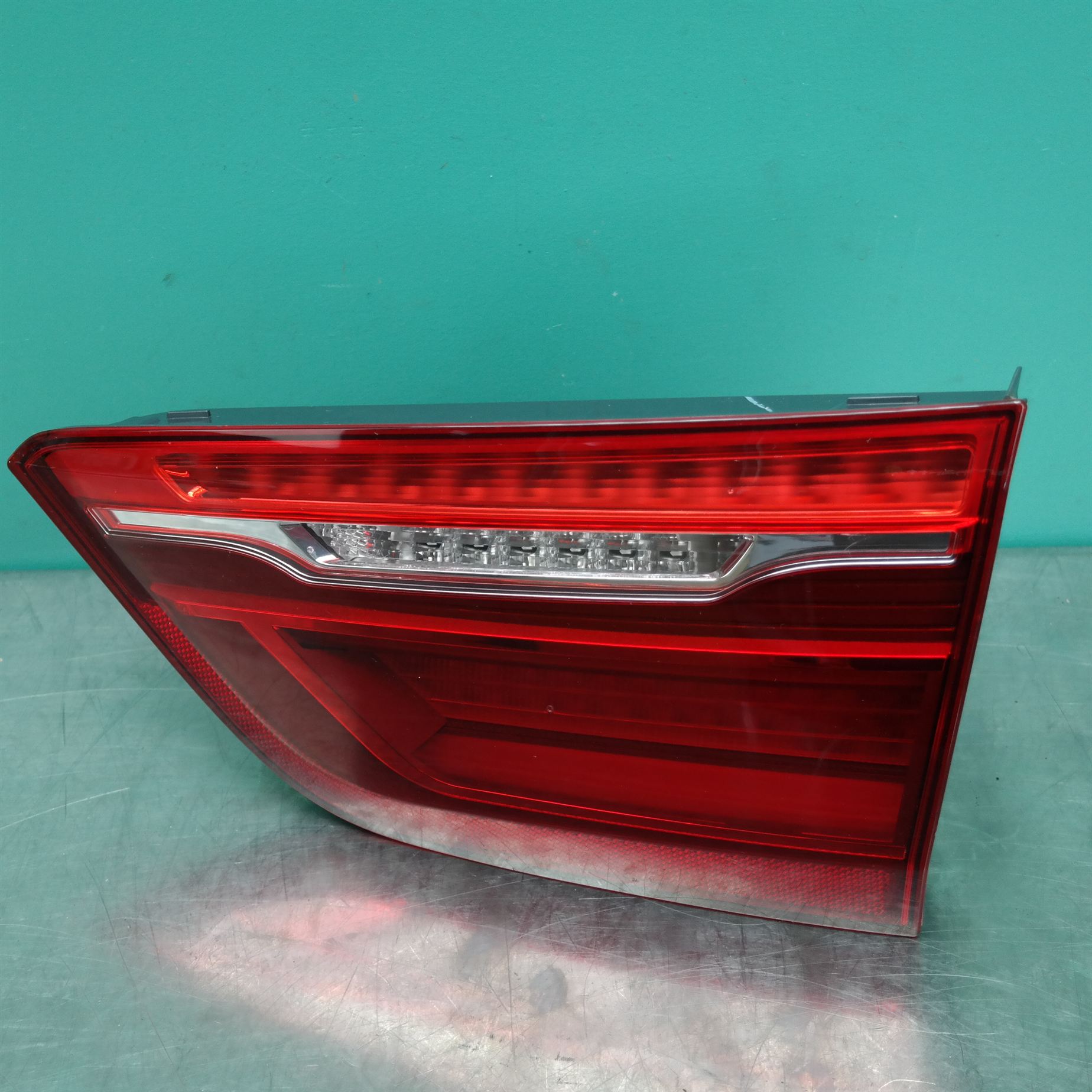 REAR GARNISH F16 (826) *63-20* R REAR GARNISH F16 (826) *63-20* R