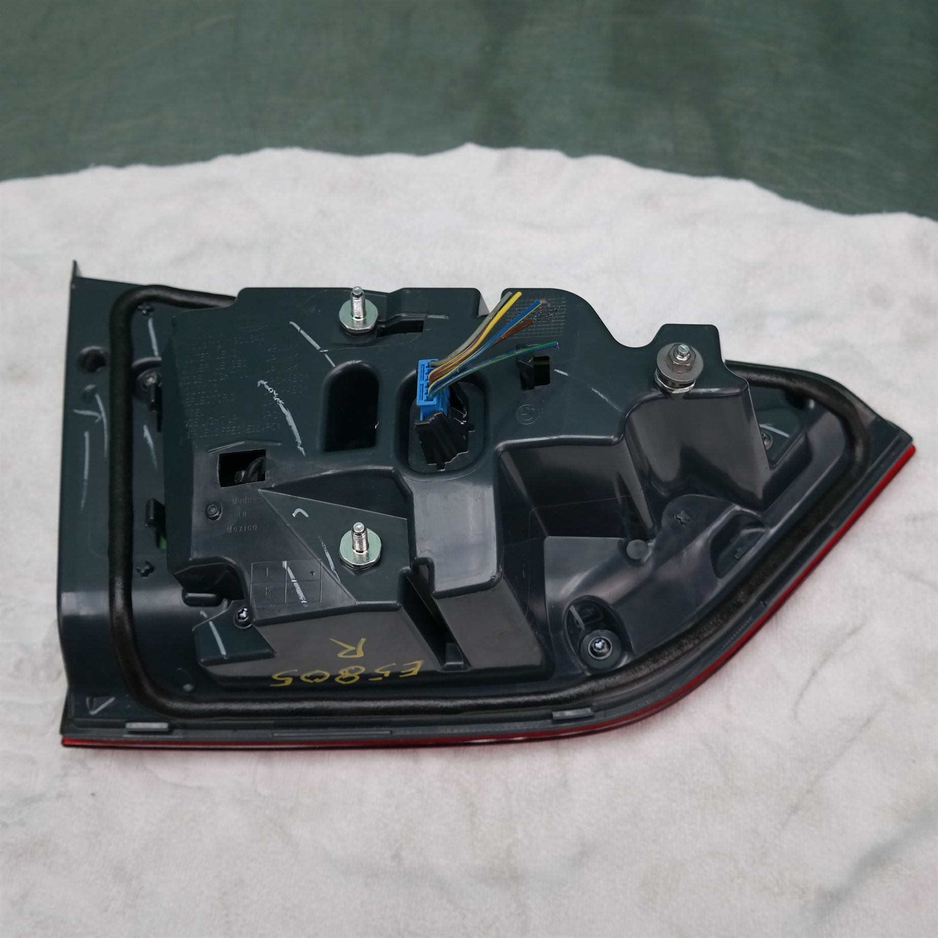 REAR GARNISH F16 (826) *63-20* R 4 REAR GARNISH F16 (826) *63-20* R - Image 4