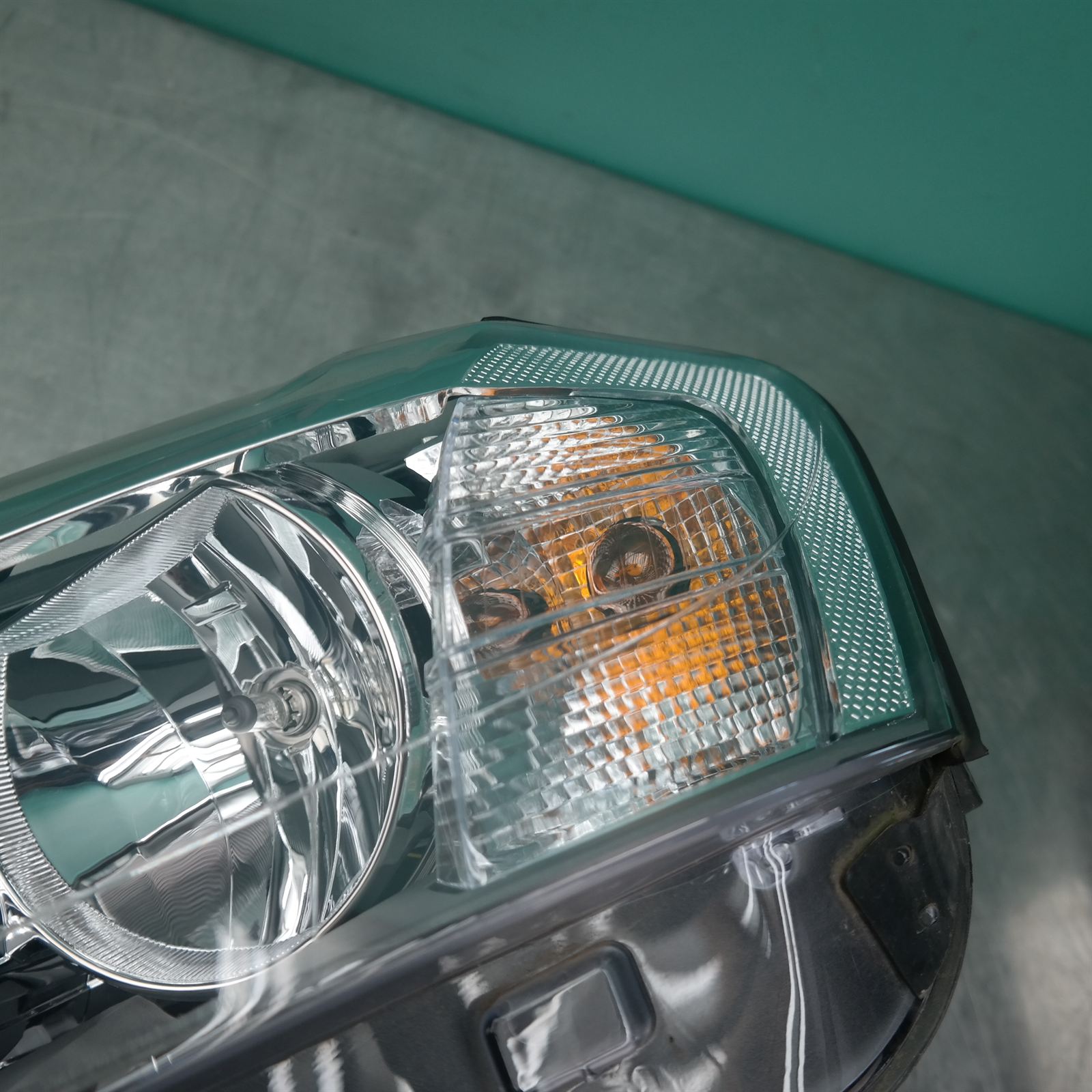 LEFT HEADLAMP F25, HALOGEN TYPE, 12/10-03/14 4 LEFT HEADLAMP F25, HALOGEN TYPE, 12/10-03/14 - Image 4