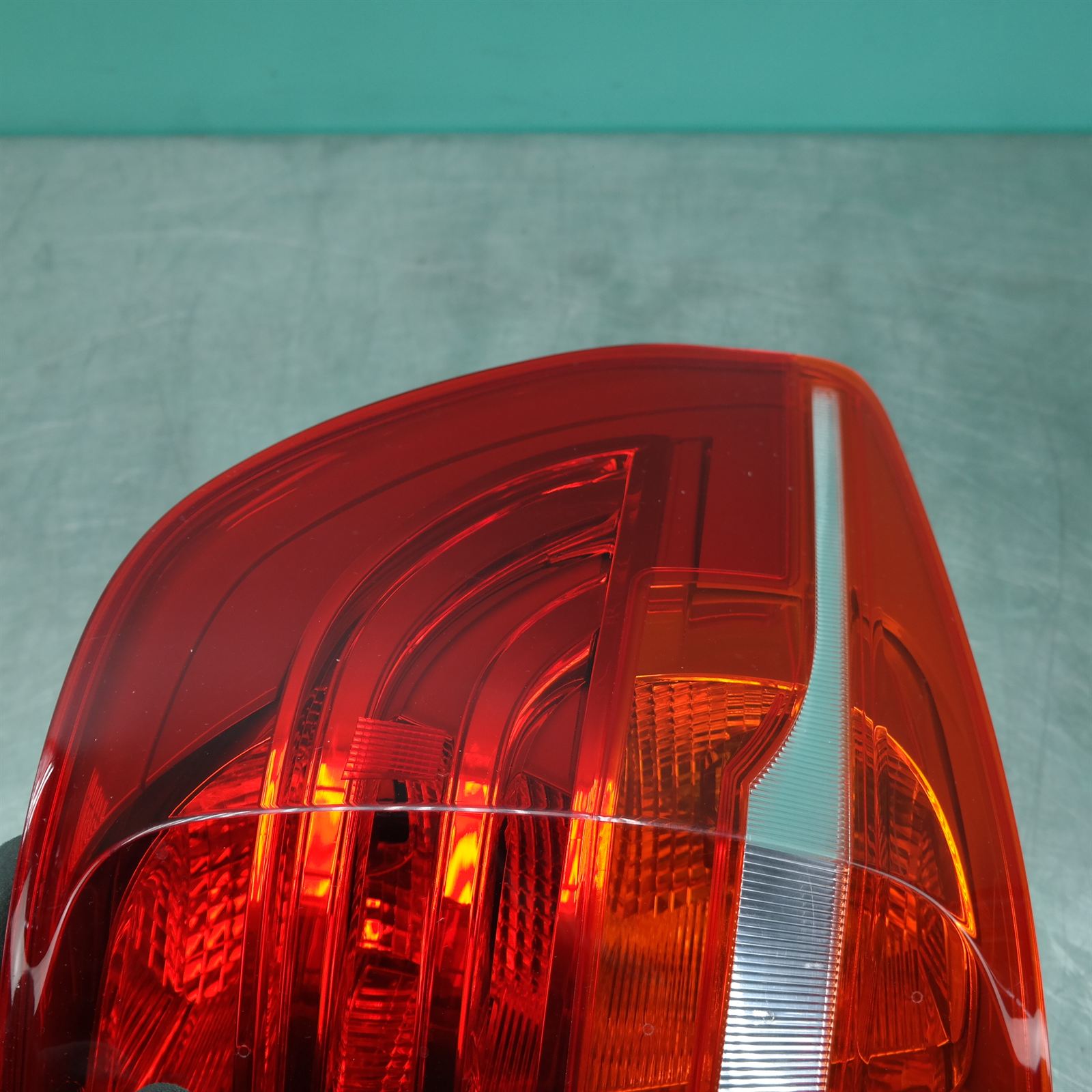 LEFT TAILLIGHT IN BODY, F25, HALOGEN TYPE, 12/10-07/17 2 LEFT TAILLIGHT IN BODY, F25, HALOGEN TYPE, 12/10-07/17 - Image 2