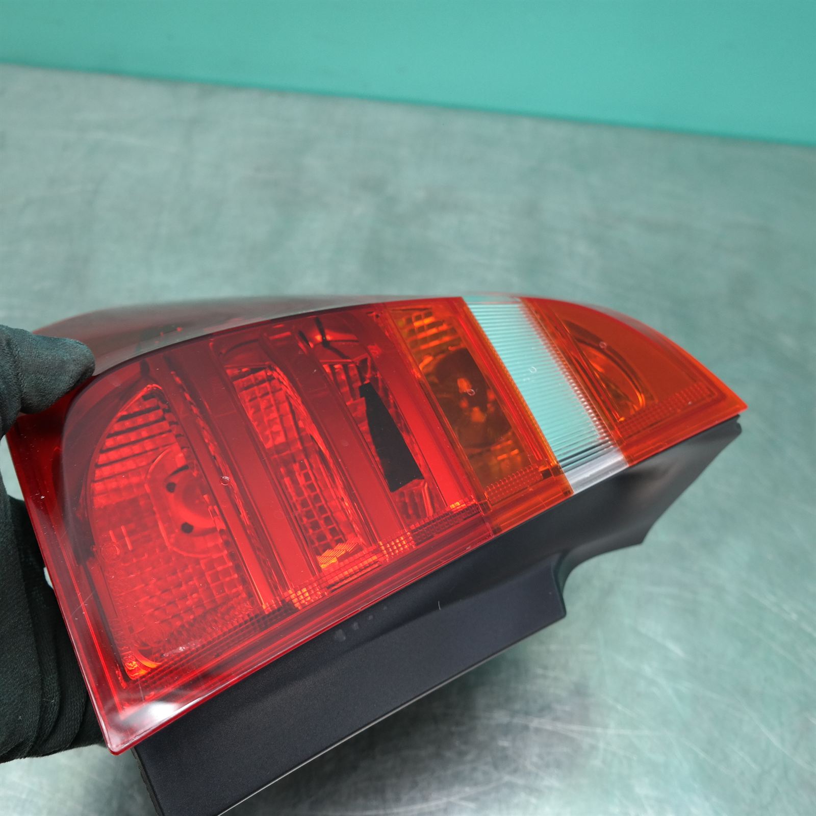 LEFT TAILLIGHT IN BODY, F25, HALOGEN TYPE, 12/10-07/17 3 LEFT TAILLIGHT IN BODY, F25, HALOGEN TYPE, 12/10-07/17 - Image 3