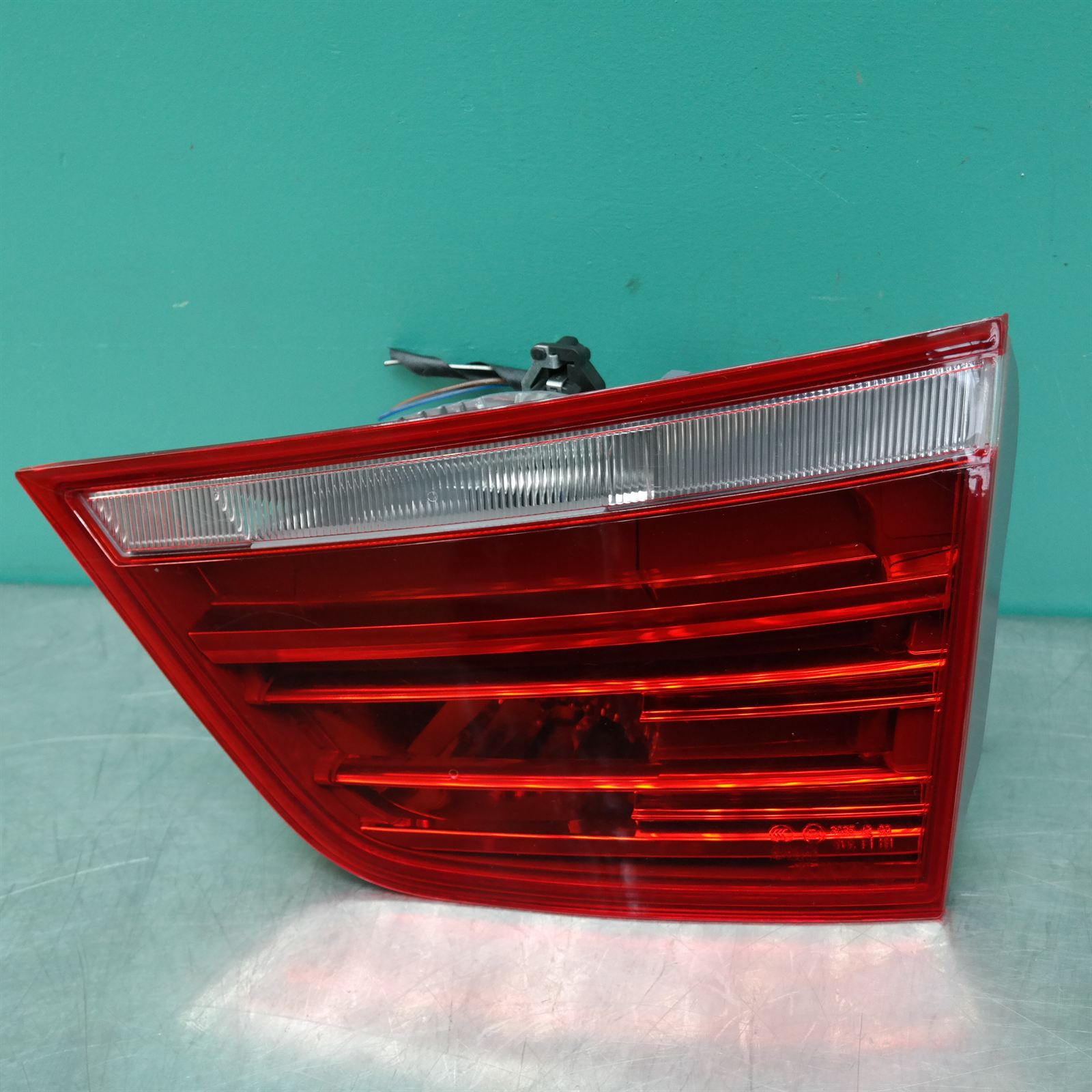 REAR GARNISH F25 (310) *63-20* R REAR GARNISH F25 (310) *63-20* R