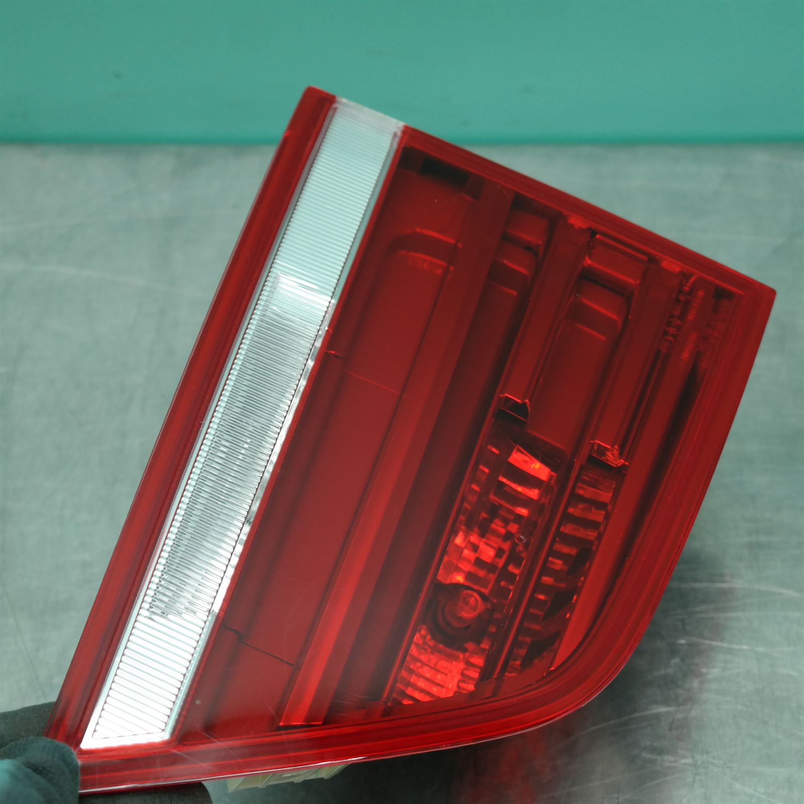 REAR GARNISH F25 (310) *63-20* R 2 REAR GARNISH F25 (310) *63-20* R - Image 2