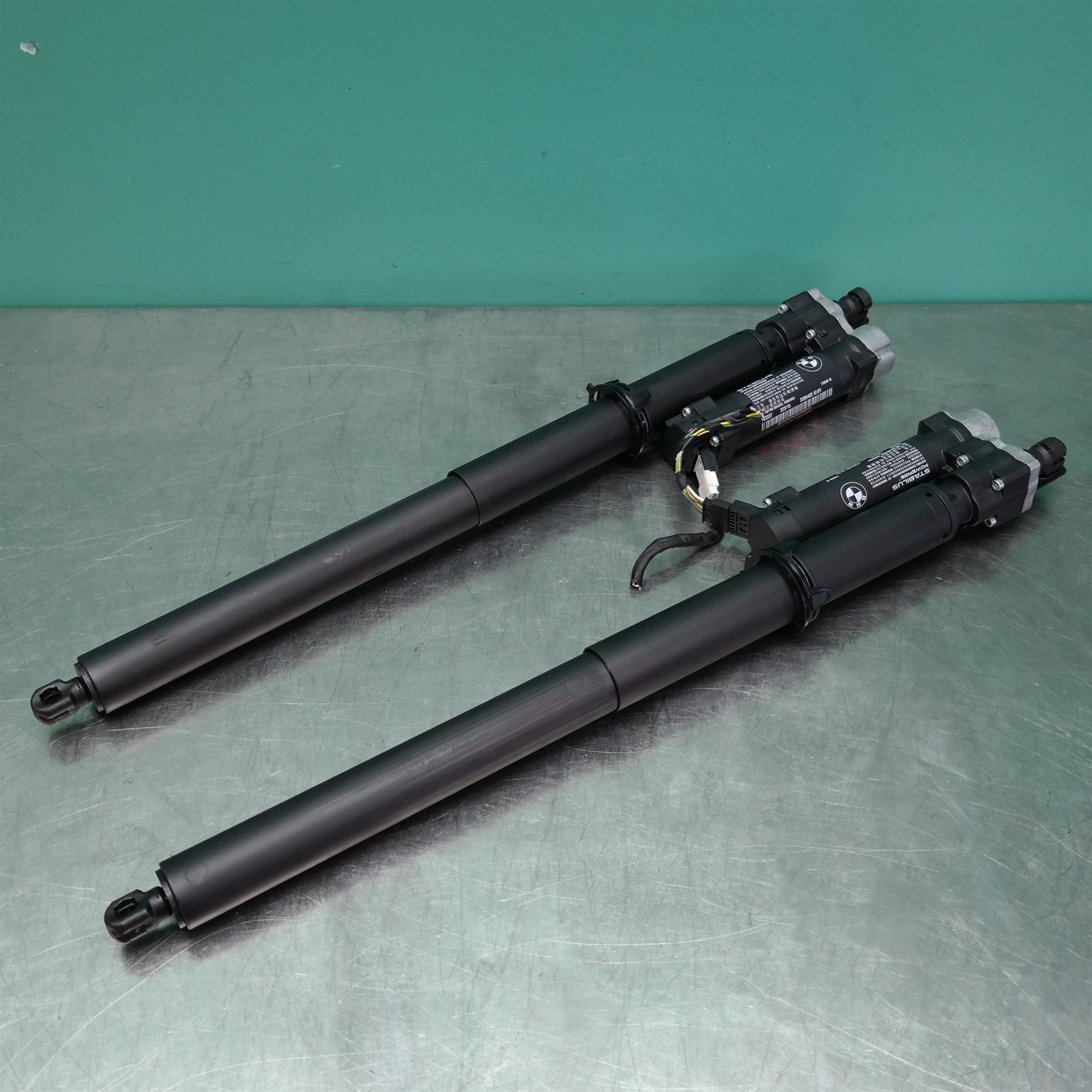 HATCH STRUT F32 (627) (628) *41-60* HATCH STRUT F32 (627) (628) *41-60*