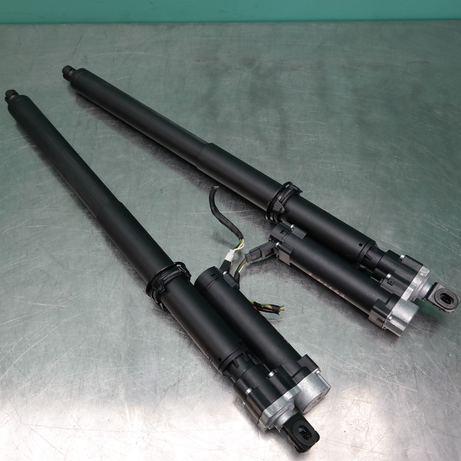 HATCH STRUT F32 (627) (628) *41-60* 2 HATCH STRUT F32 (627) (628) *41-60* - Image 2