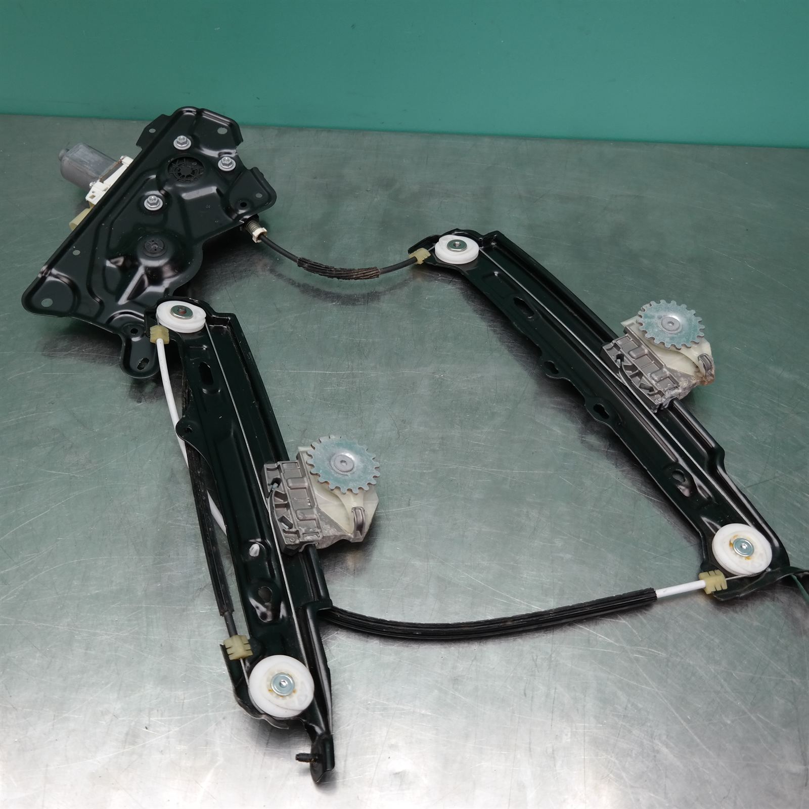 RIGHT REAR WND REG/MOTOR F32 (258) *51-12* F36 2 RIGHT REAR WND REG/MOTOR F32 (258) *51-12* F36 - Image 2