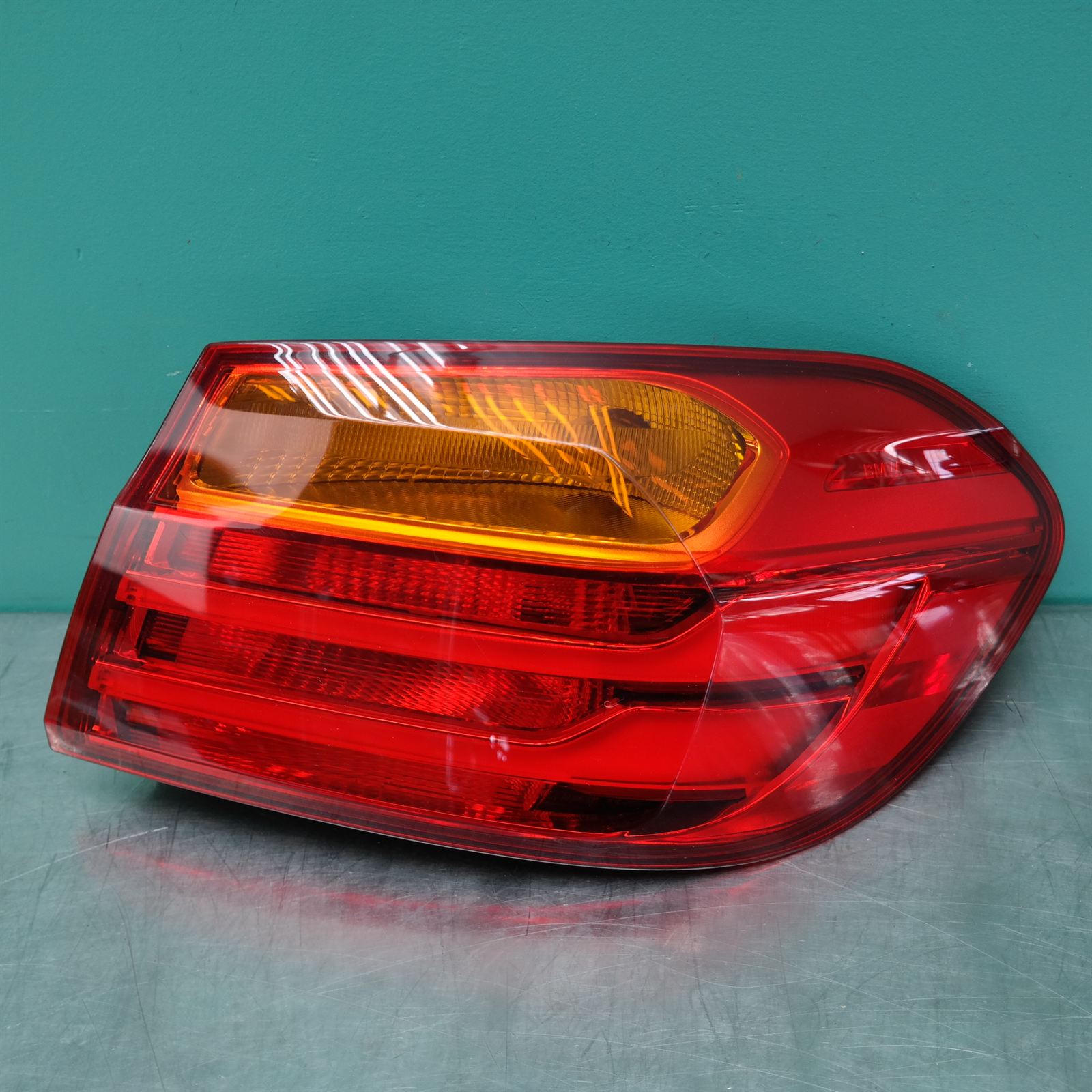 RIGHT TAILLIGHT F32/F33/F36, IN BODY, W/ LED TYPE, 07/13-02/17 RIGHT TAILLIGHT F32/F33/F36, IN BODY, W/ LED TYPE, 07/13-02/17