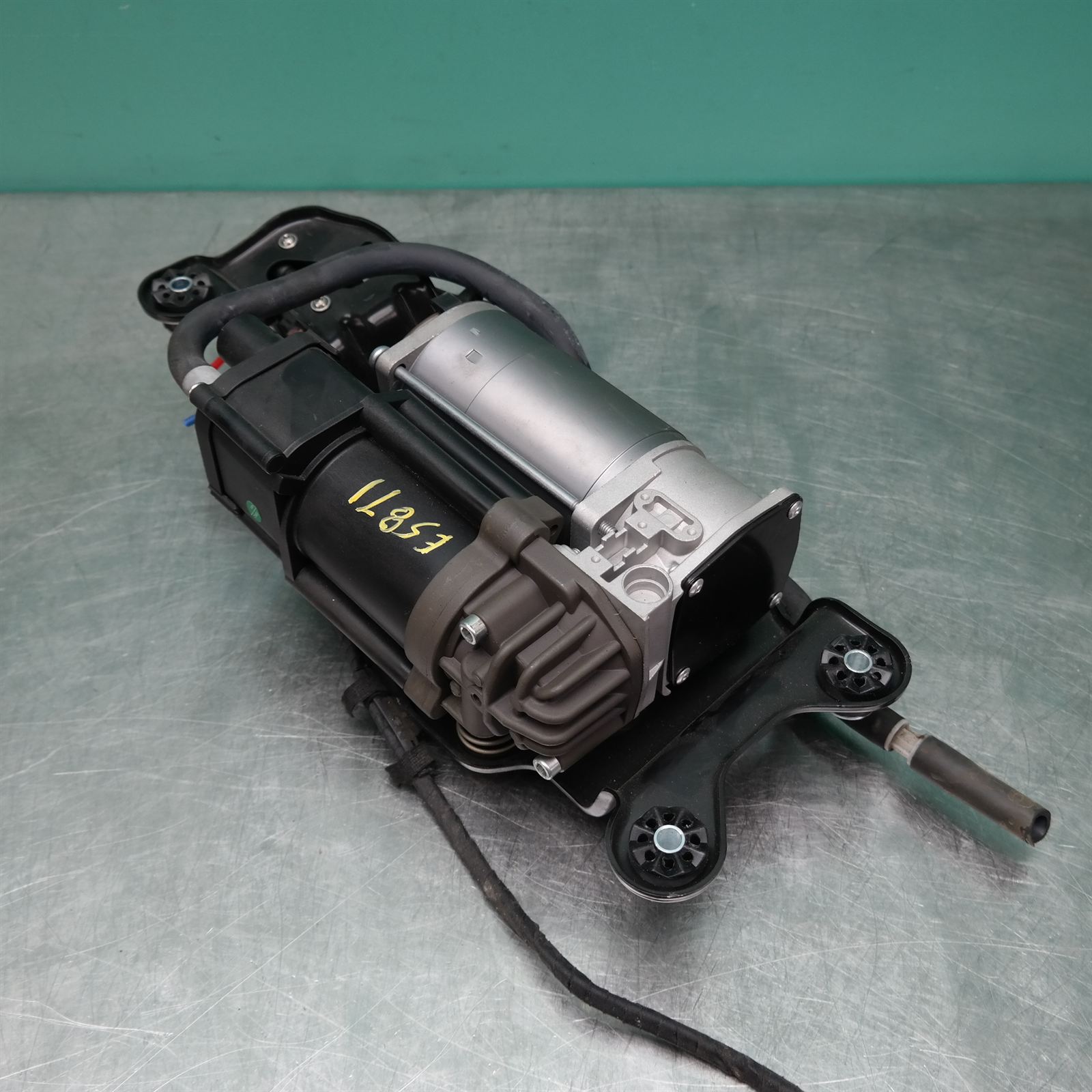 AIR RIDE COMPRESSOR F15 (177) *33-50* 2 AIR RIDE COMPRESSOR F15 (177) *33-50* - Image 2