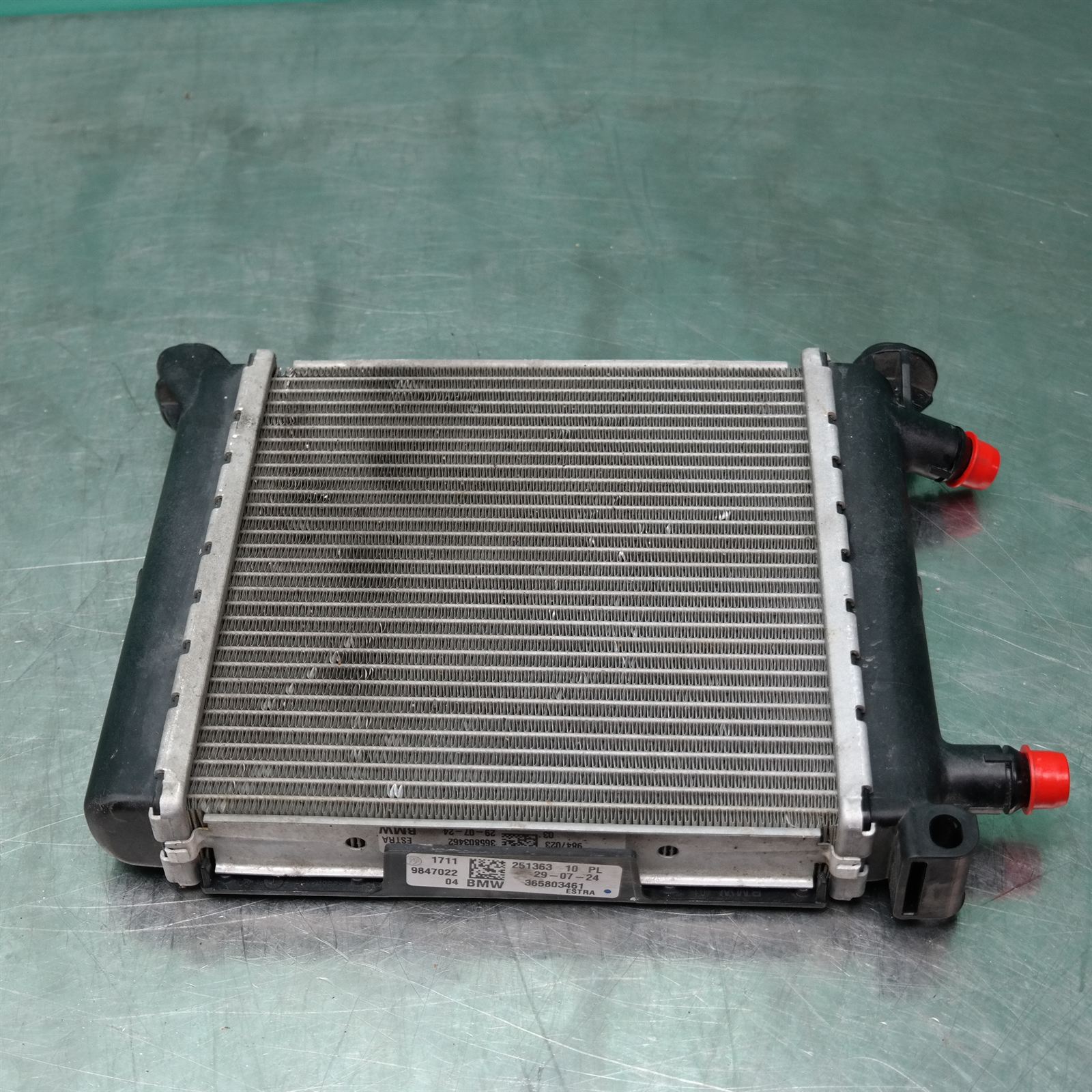 RADIATOR F70 (023) *17-05* Small type 2 RADIATOR F70 (023) *17-05* Small type - Image 2
