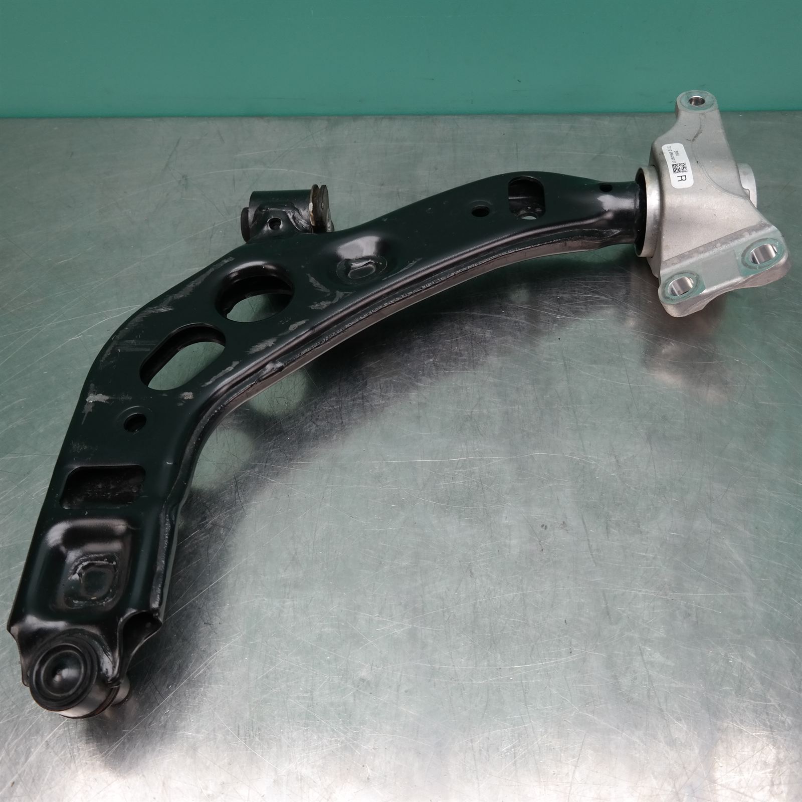 RIGHT FRONT LOWER CONTROL ARM F70 (544) *31-05* RIGHT FRONT LOWER CONTROL ARM F70 (544) *31-05*