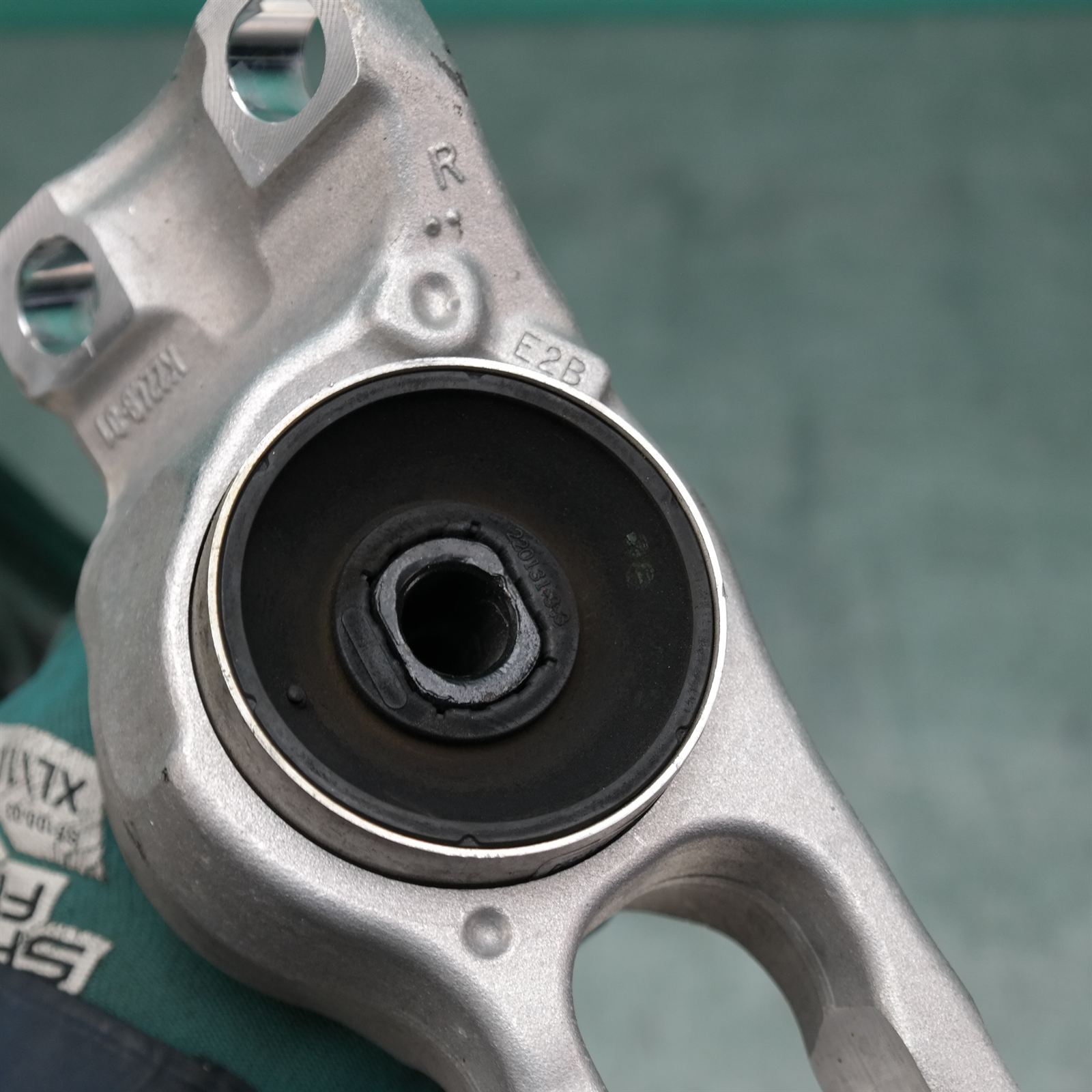 RIGHT FRONT LOWER CONTROL ARM F70 (544) *31-05* 3 RIGHT FRONT LOWER CONTROL ARM F70 (544) *31-05* - Image 3