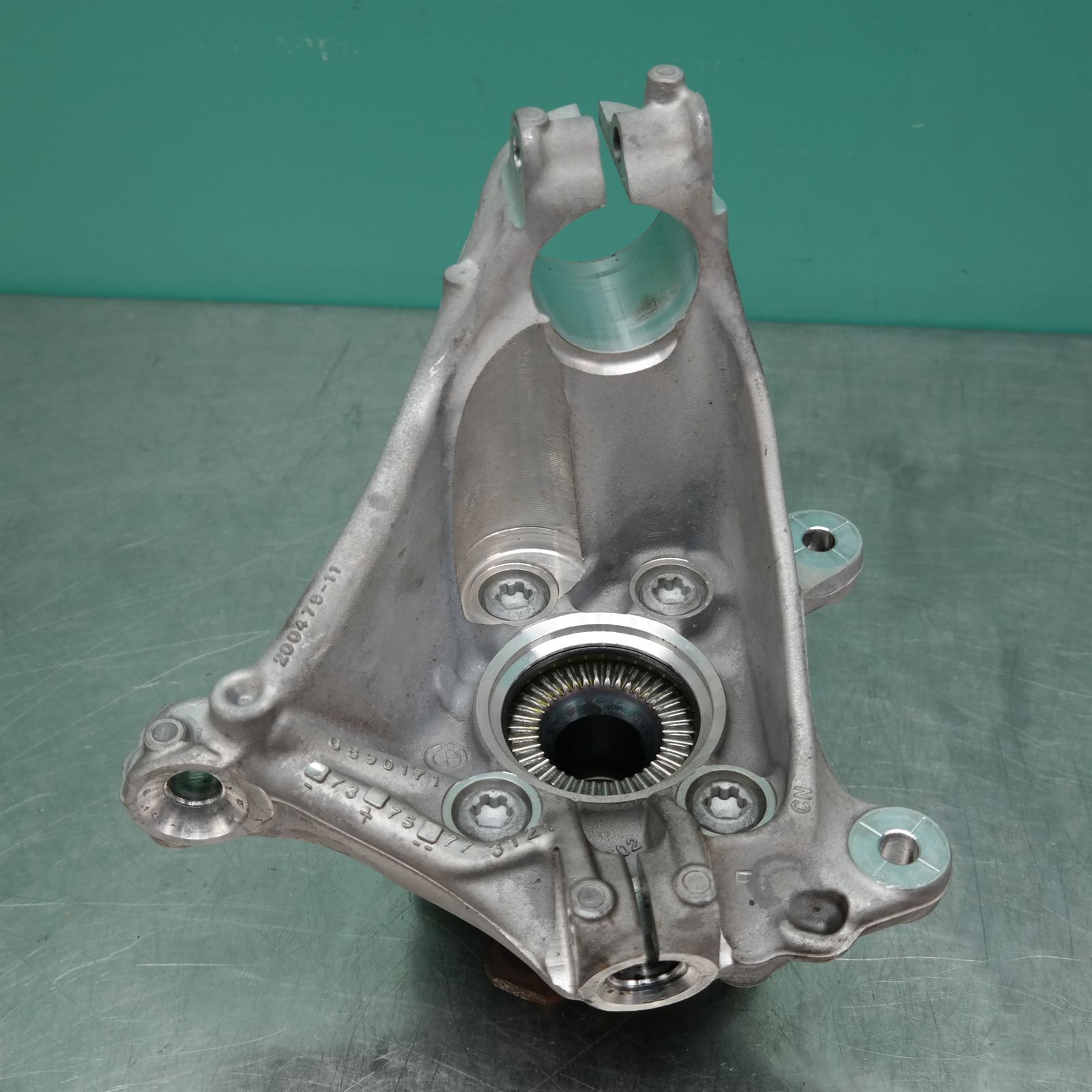 LEFT FRONT HUB ASSEMBLY F70 (171) *31-10* 3 LEFT FRONT HUB ASSEMBLY F70 (171) *31-10* - Image 3