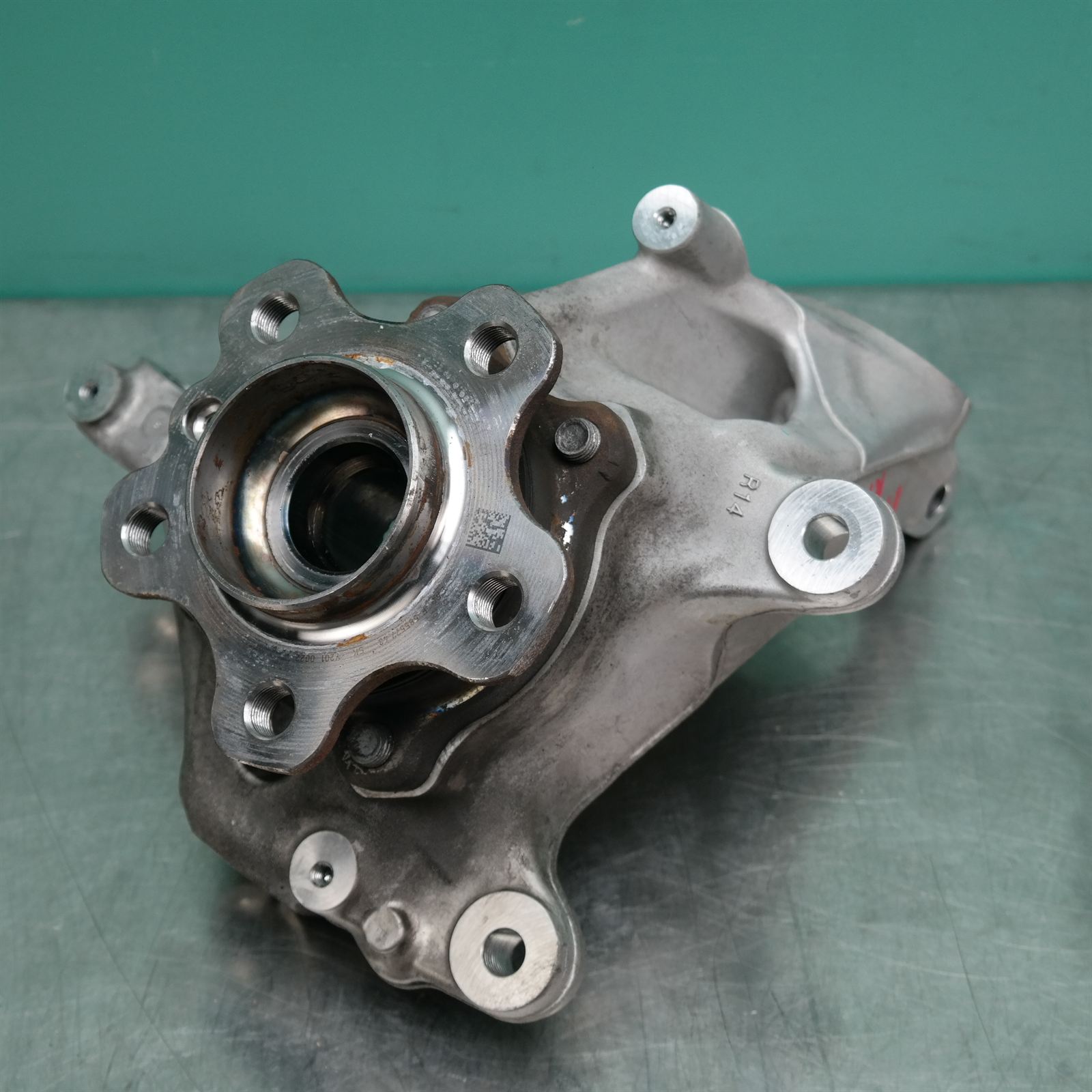 RIGHT FRONT HUB ASSEMBLY F70 (172) *31-10* RIGHT FRONT HUB ASSEMBLY F70 (172) *31-10*