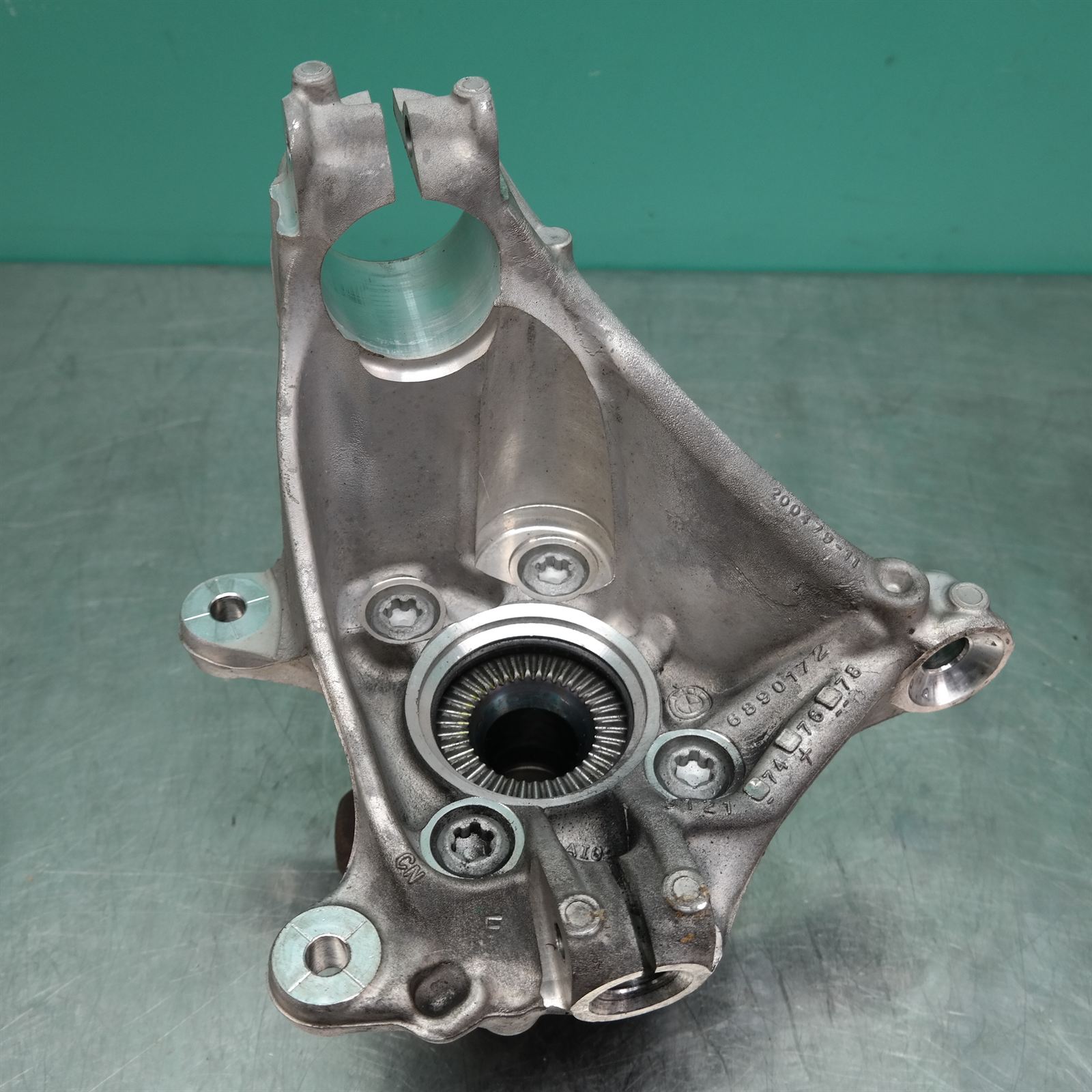 RIGHT FRONT HUB ASSEMBLY F70 (172) *31-10* 3 RIGHT FRONT HUB ASSEMBLY F70 (172) *31-10* - Image 3
