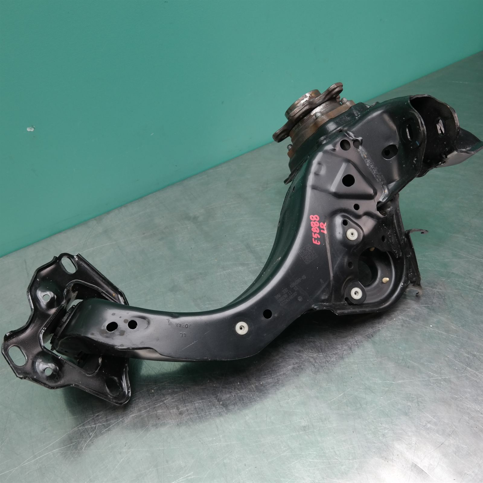 LEFT REAR TRAILING ARM F70 # Trailing Arm # (227) *33-30* 3 LEFT REAR TRAILING ARM F70 # Trailing Arm # (227) *33-30* - Image 3