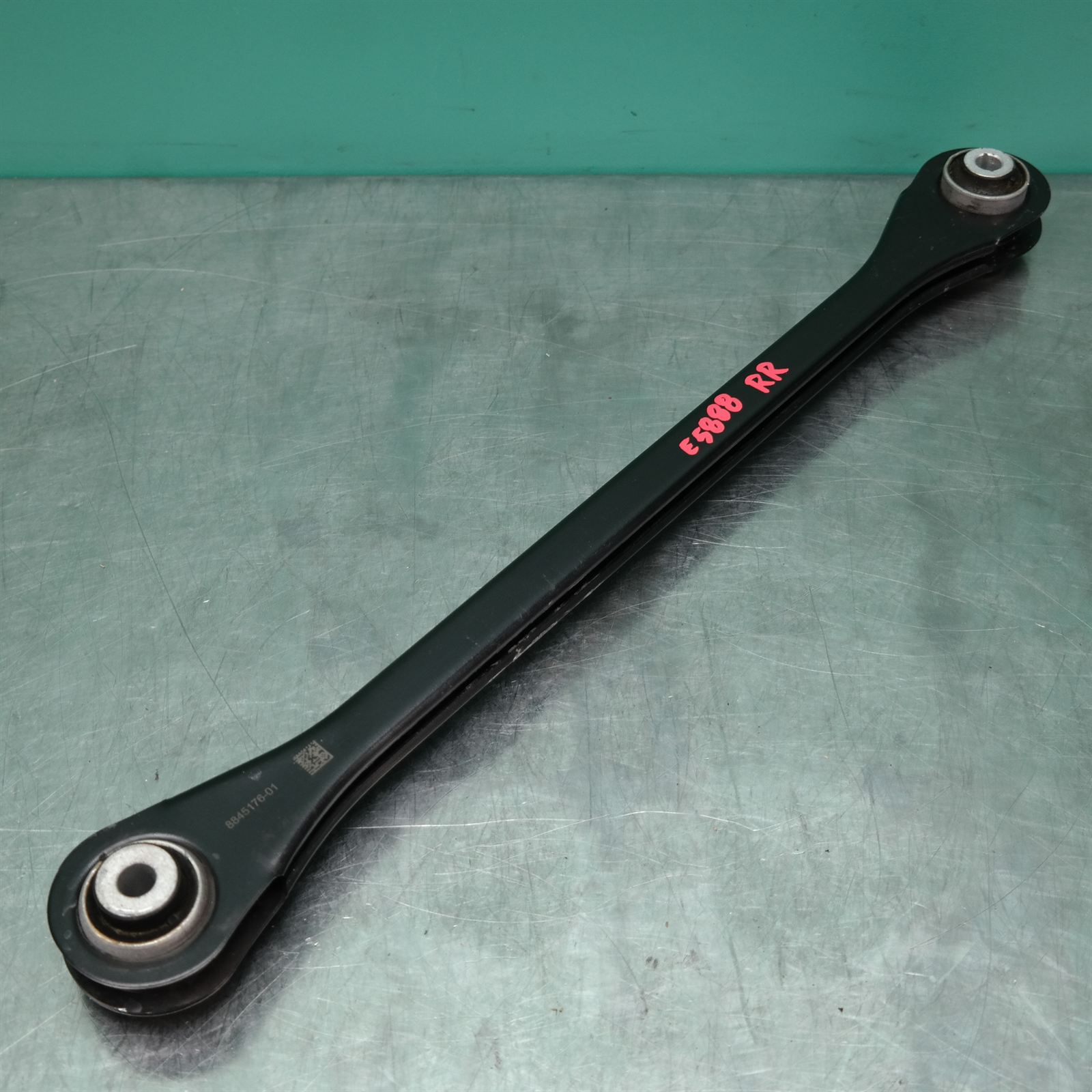 RIGHT REAR TRAILING ARM F70 # Lower Wishbone # (176) *33-30* RIGHT REAR TRAILING ARM F70 # Lower Wishbone # (176) *33-30*