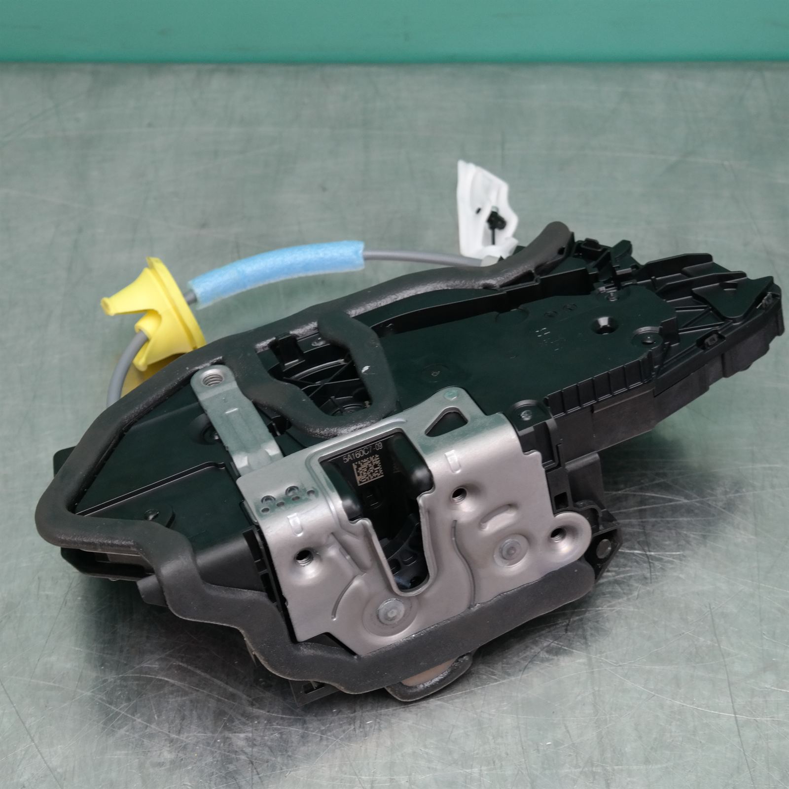 LOCK MECHANISM F70 # Door lock # (0C7) *51-10* LHF 2 LOCK MECHANISM F70 # Door lock # (0C7) *51-10* LHF - Image 2