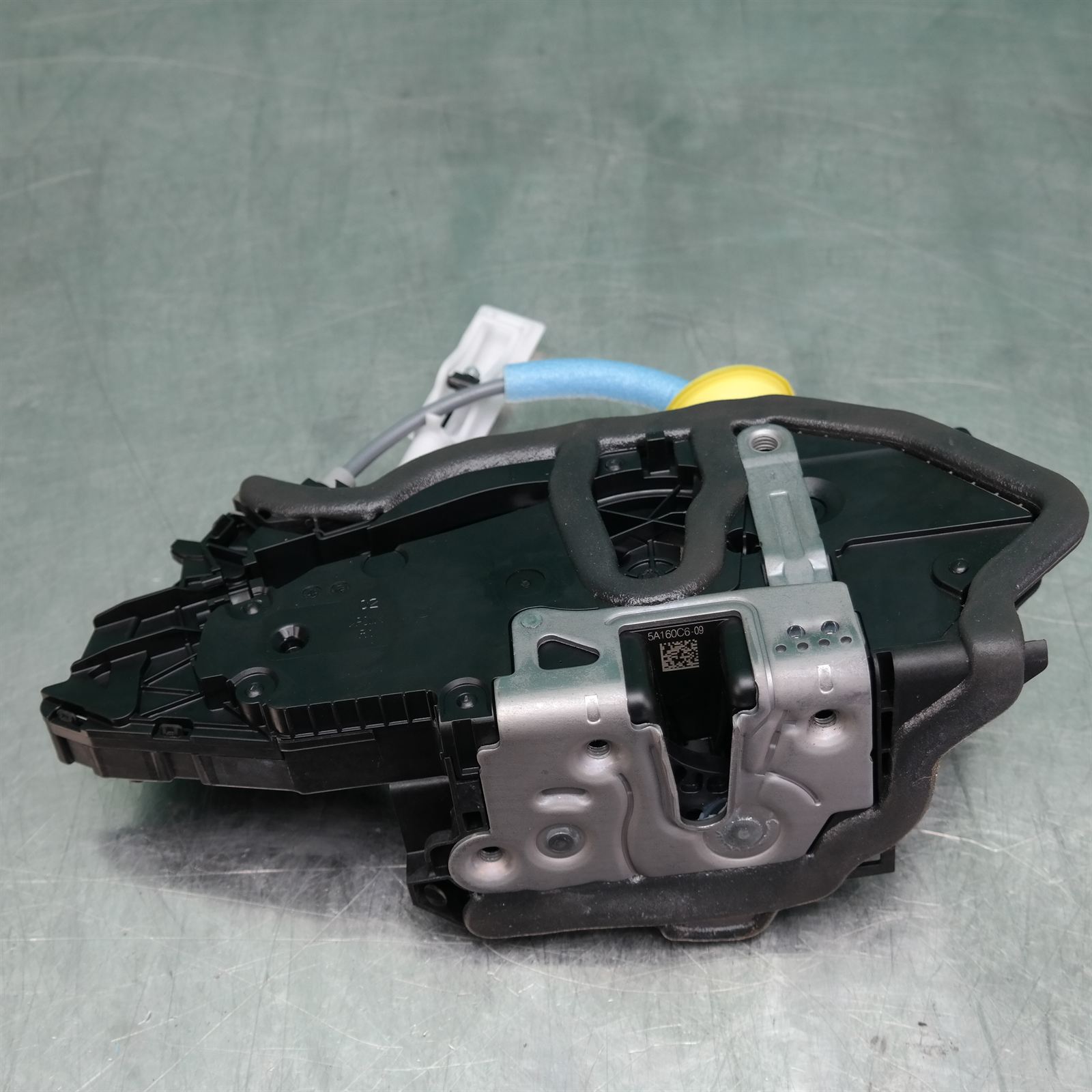 LOCK MECHANISM F70 # Door lock # (0C6) *51-10* RHF 2 LOCK MECHANISM F70 # Door lock # (0C6) *51-10* RHF - Image 2