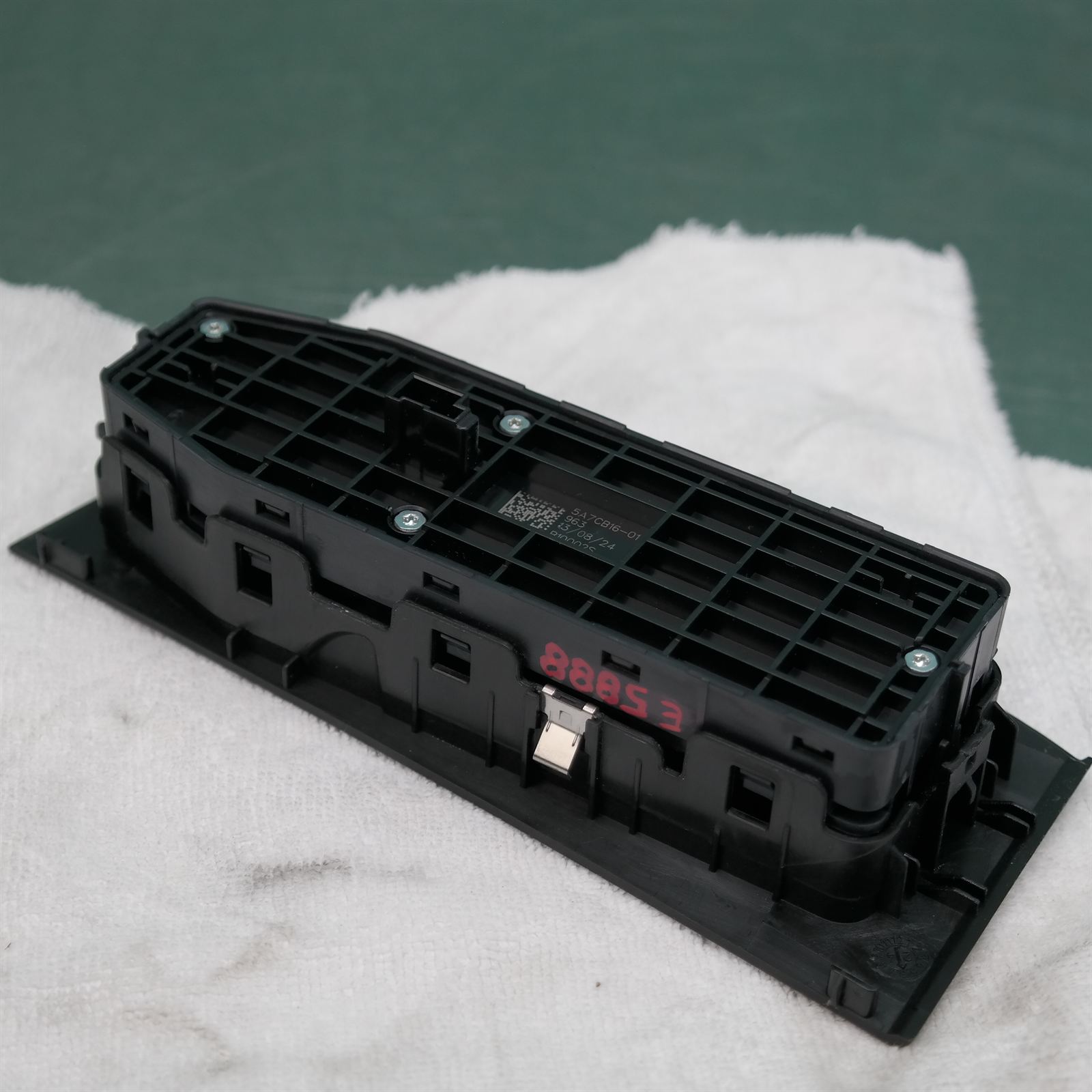 POWER WINDOW SWITCH F70 (B16) *61-35* 3 POWER WINDOW SWITCH F70 (B16) *61-35* - Image 3